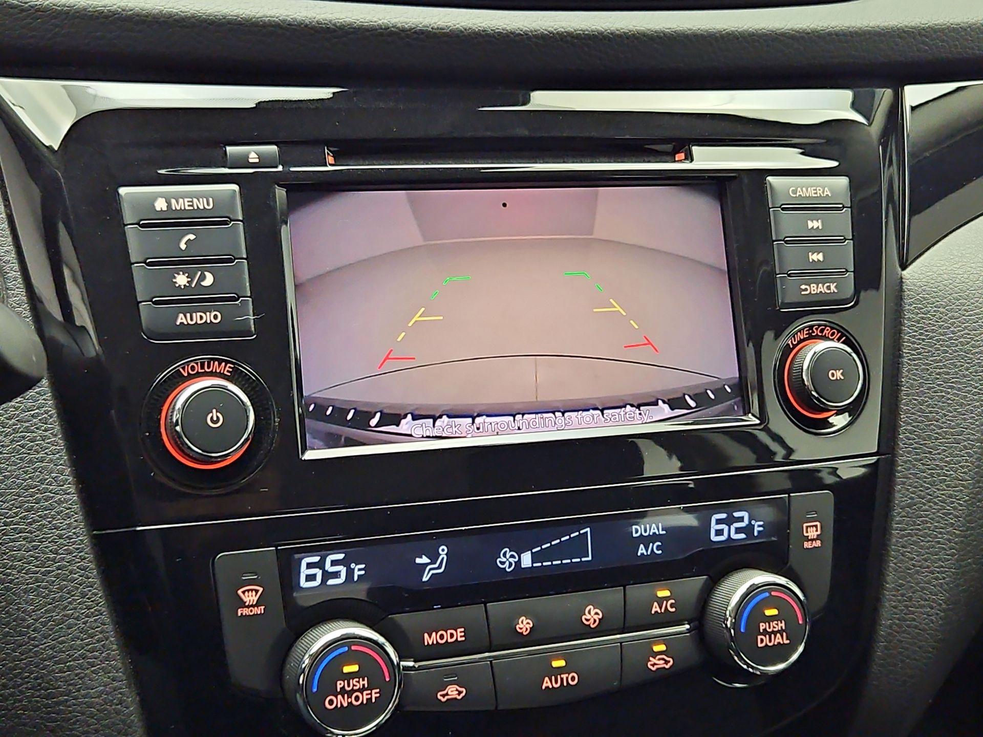 Thumbnail: 2021 Nissan Rogue Sport - 14