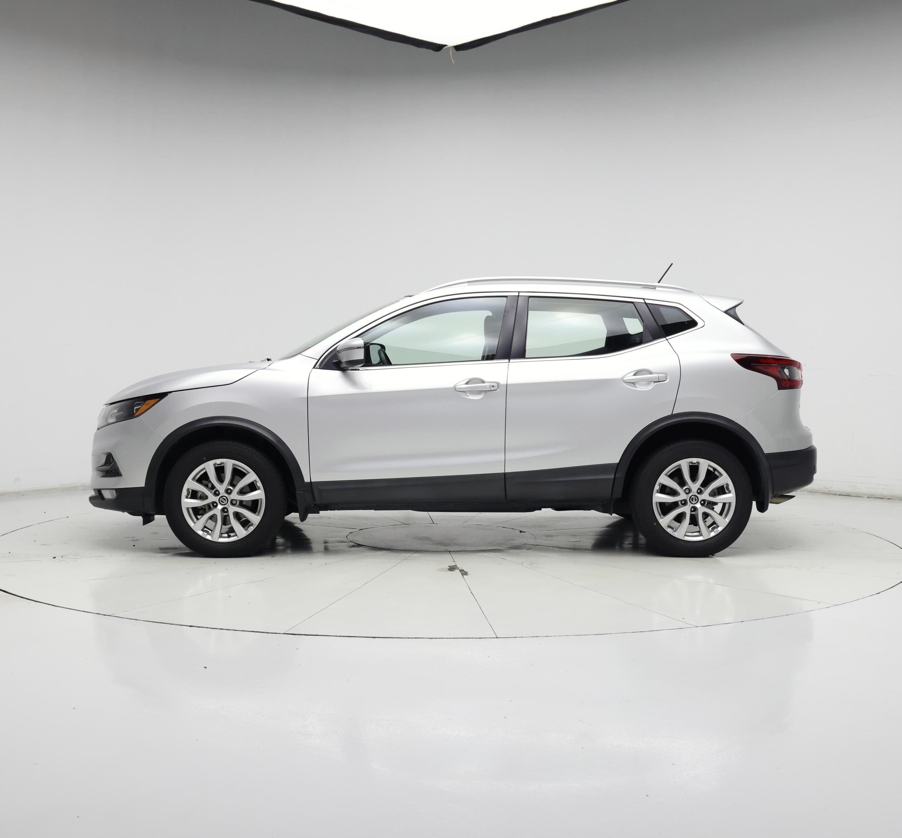 Thumbnail: 2021 Nissan Rogue Sport - 3