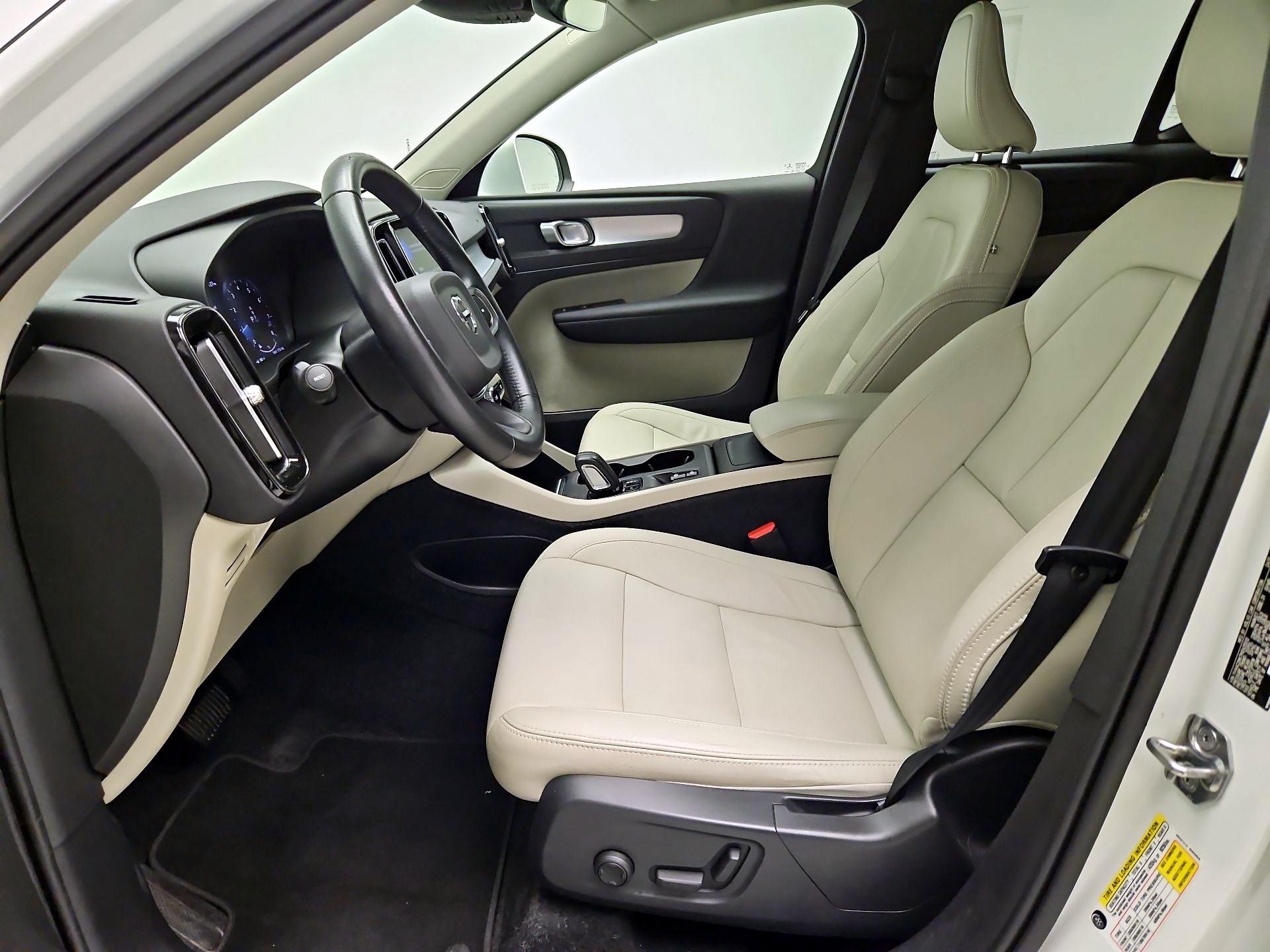 Thumbnail: 2021 Volvo XC40 - 11