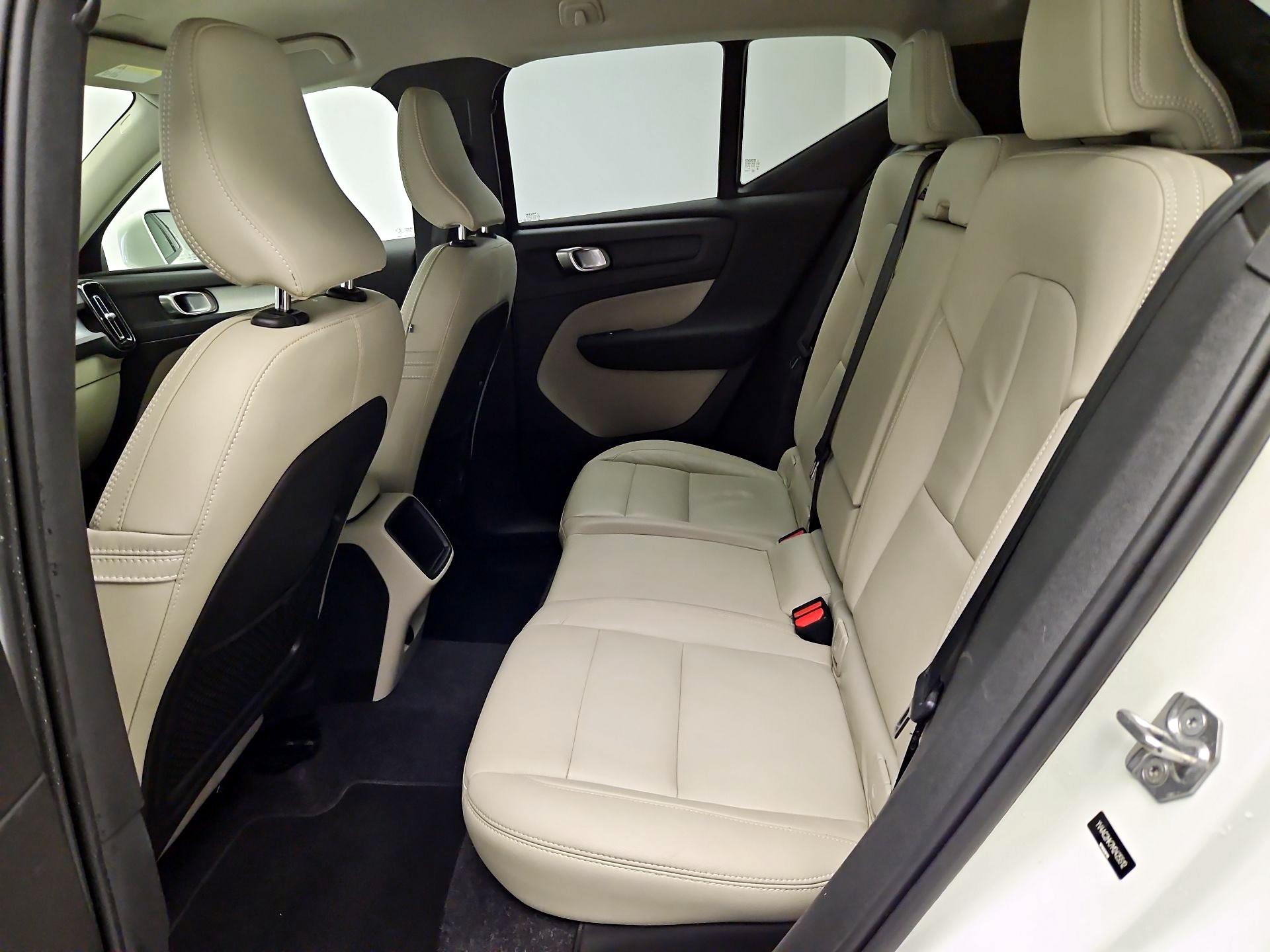 Thumbnail: 2021 Volvo XC40 - 17