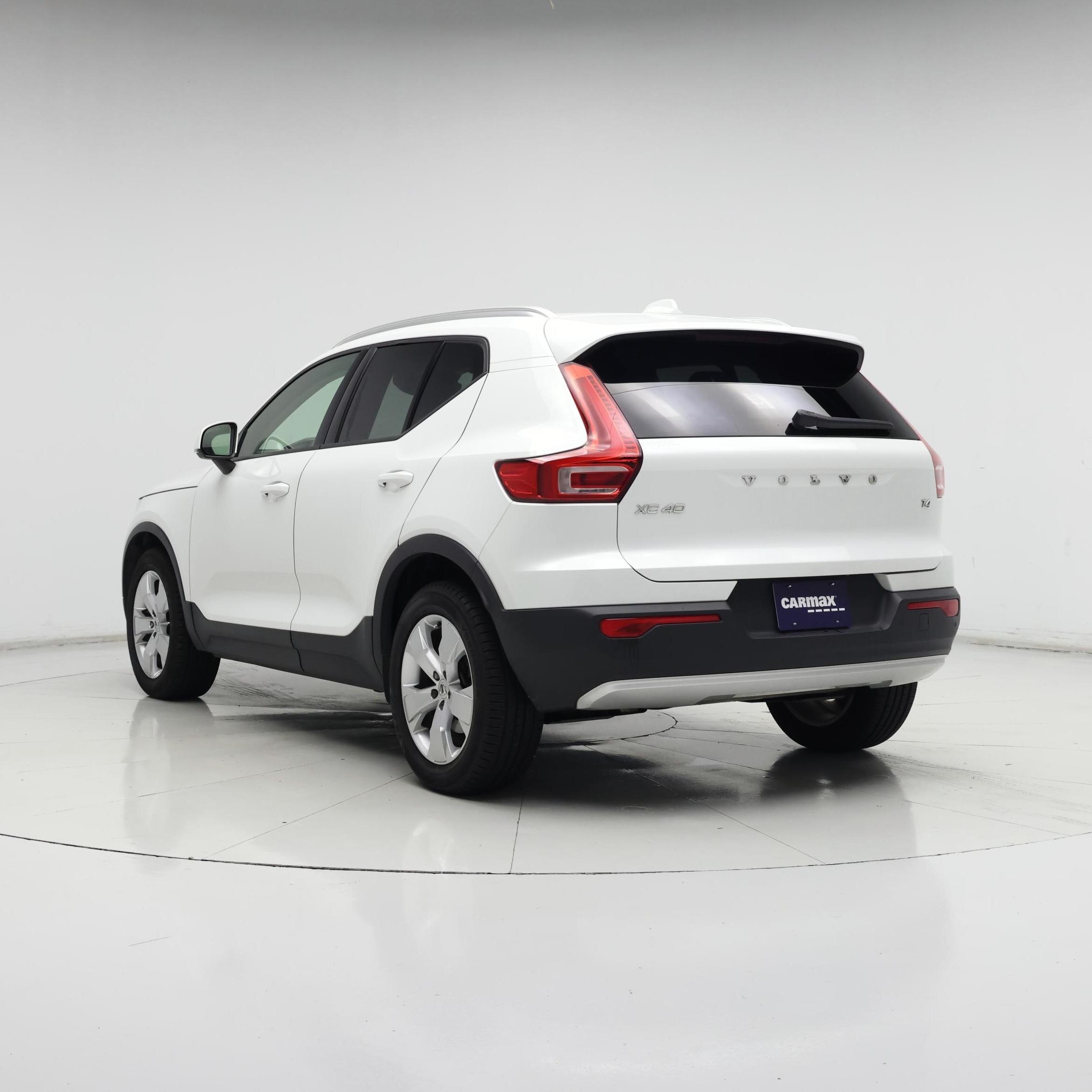Thumbnail: 2021 Volvo XC40 - 2