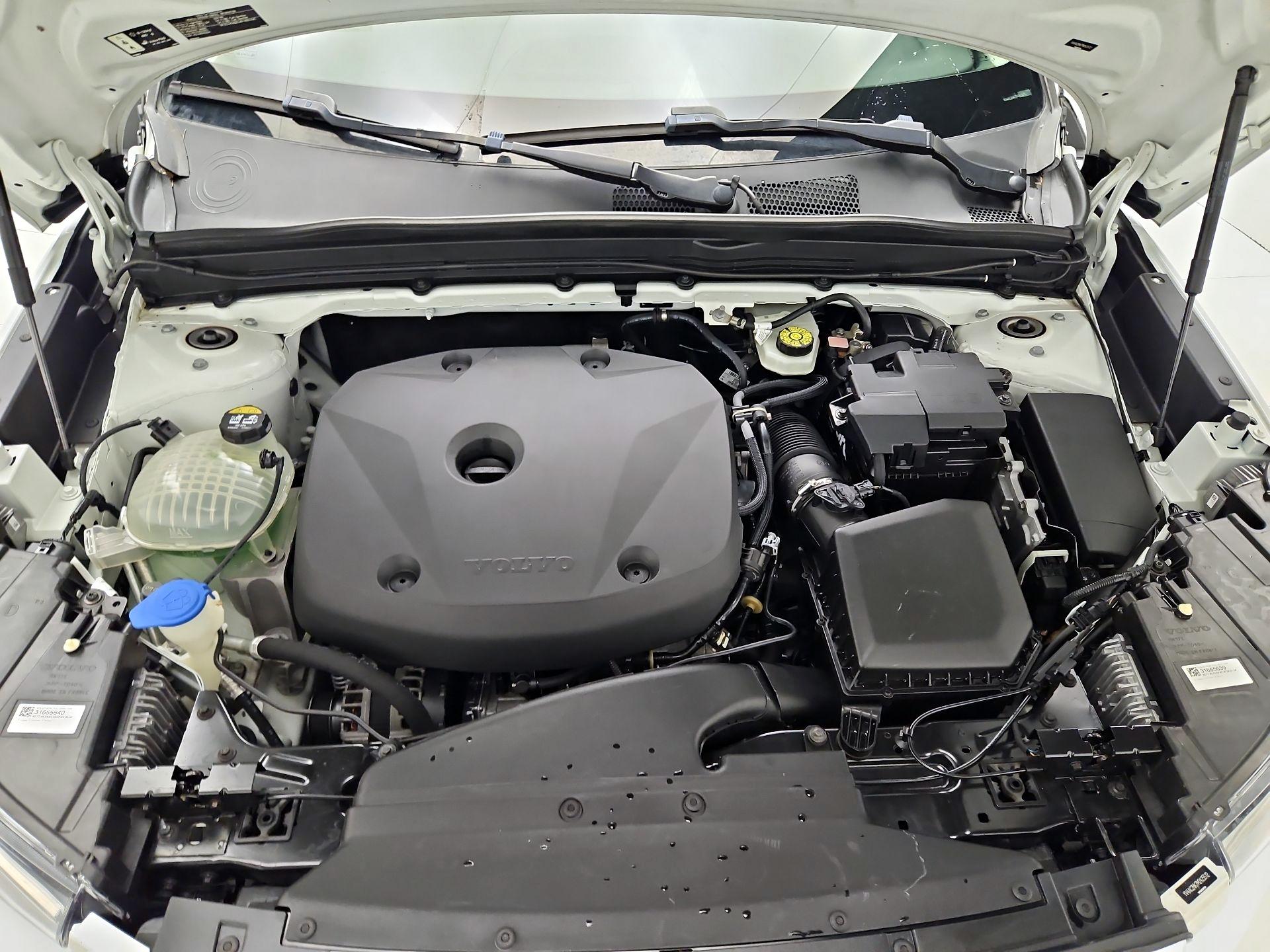 Thumbnail: 2021 Volvo XC40 - 19