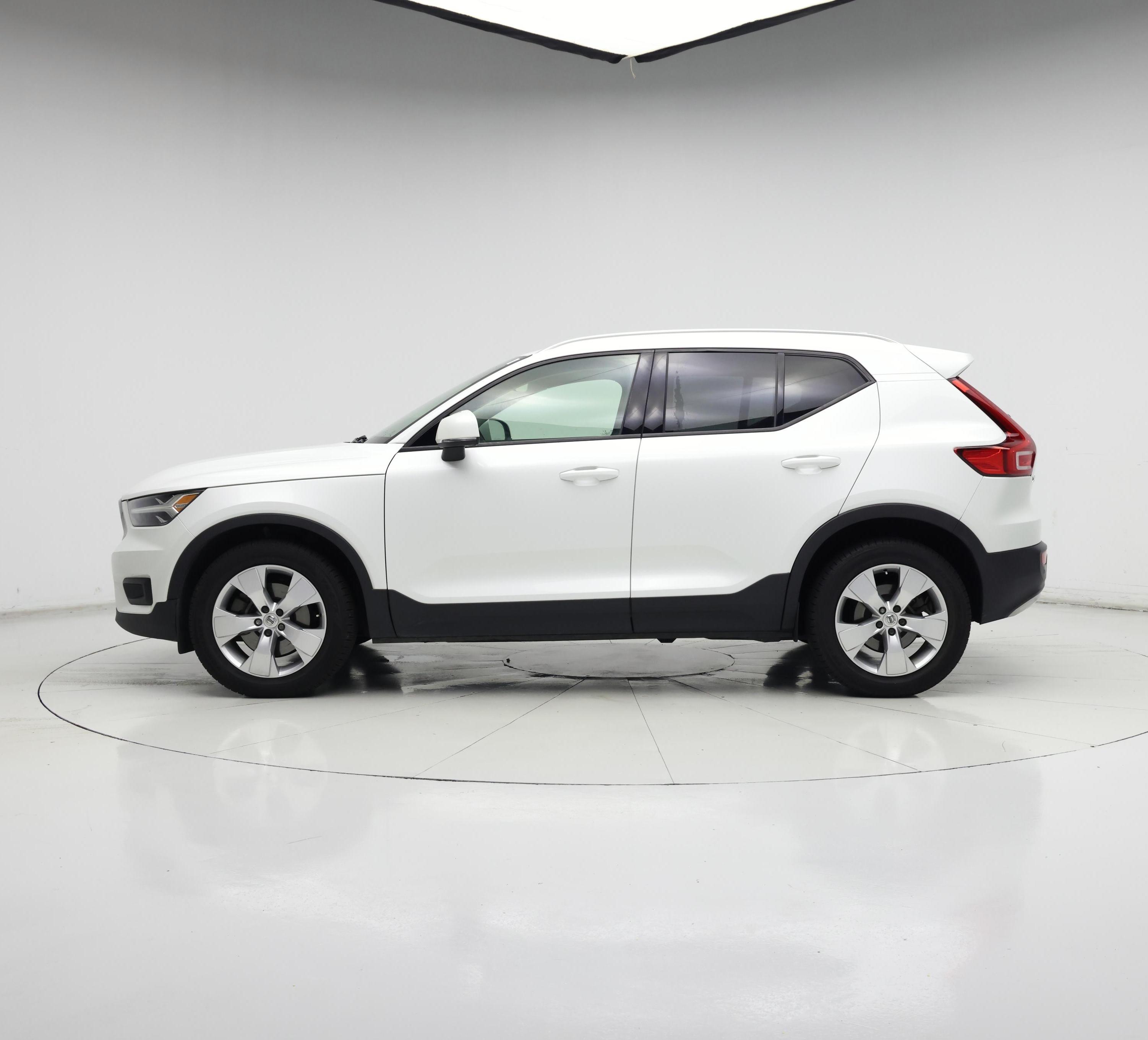 Thumbnail: 2021 Volvo XC40 - 3