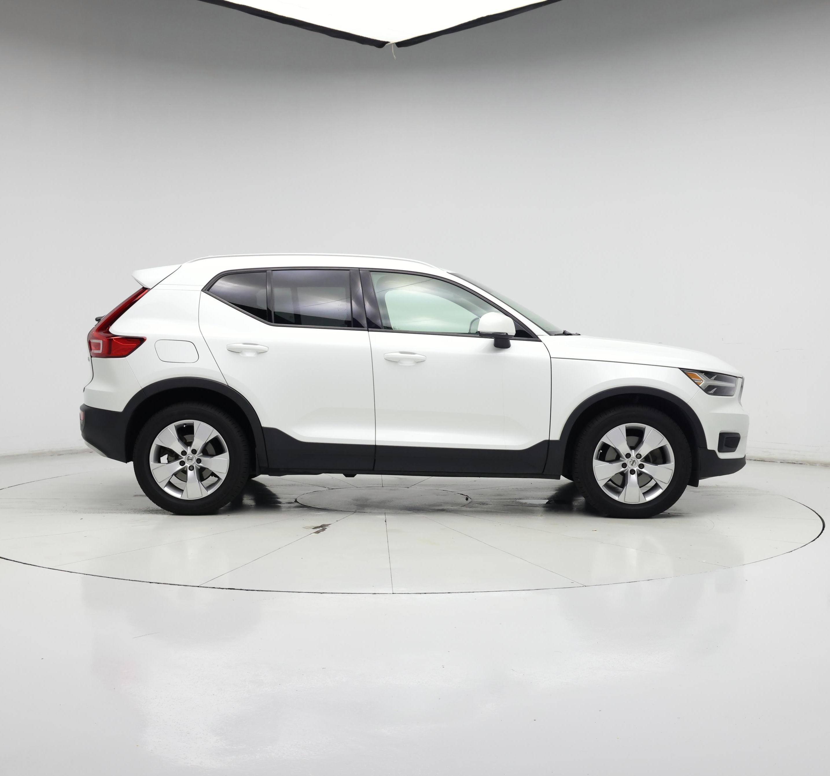 Thumbnail: 2021 Volvo XC40 - 7