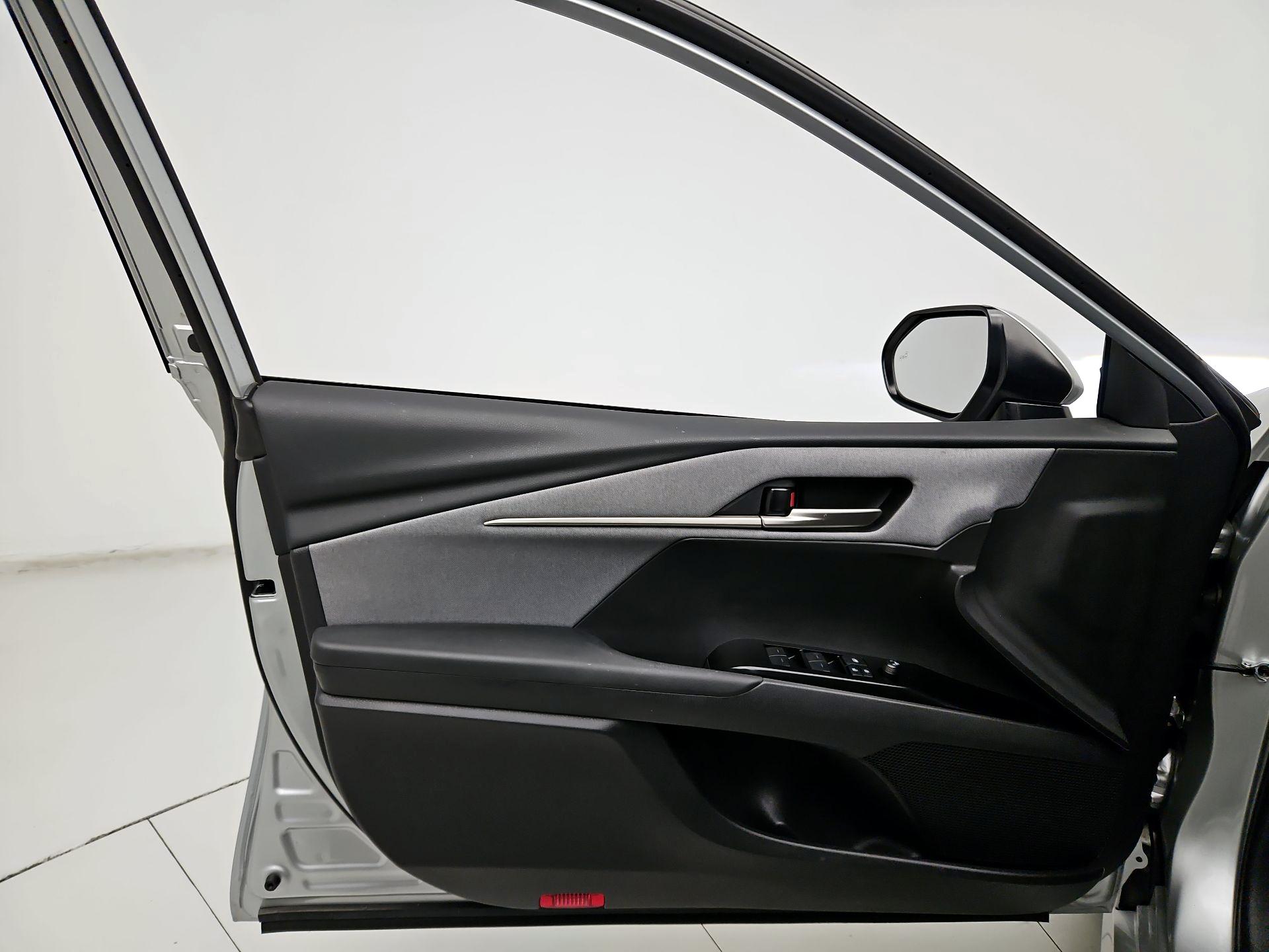 Thumbnail: 2025 Toyota Camry - 12