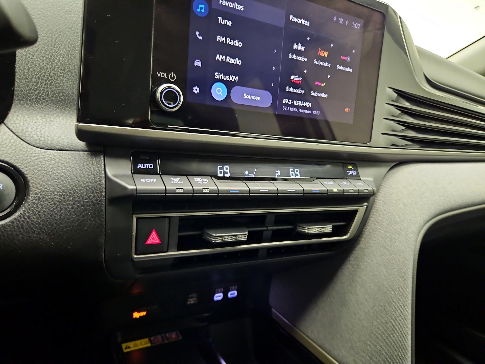 Thumbnail: 2025 Toyota Camry - 15