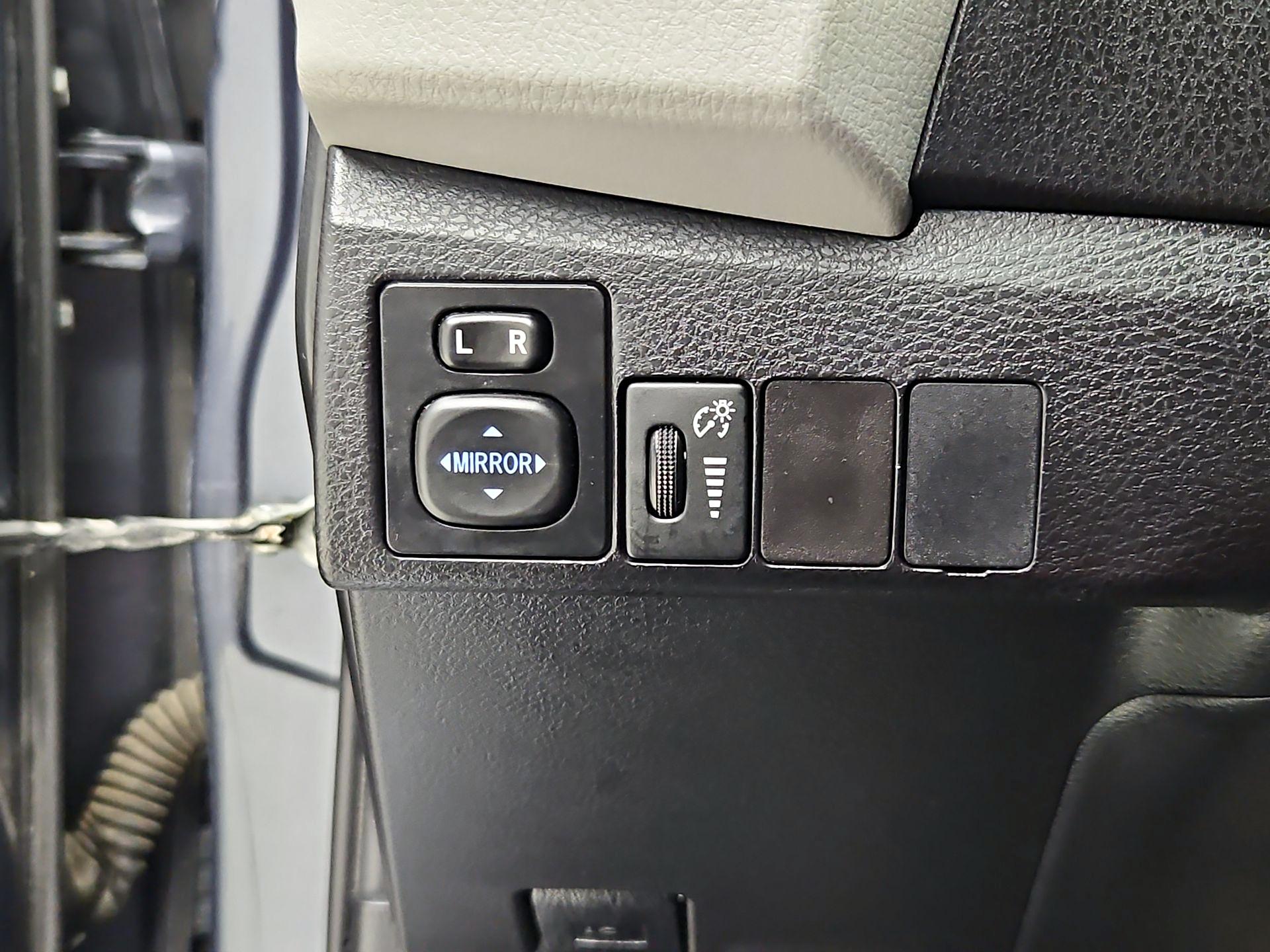 Thumbnail: 2014 Toyota Corolla - 13