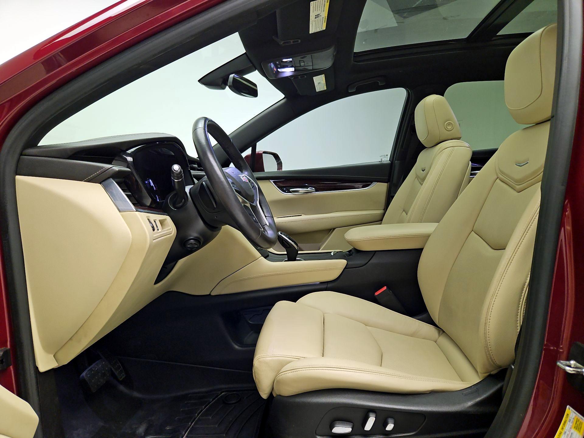 Thumbnail: 2017 Cadillac XT5 - 11