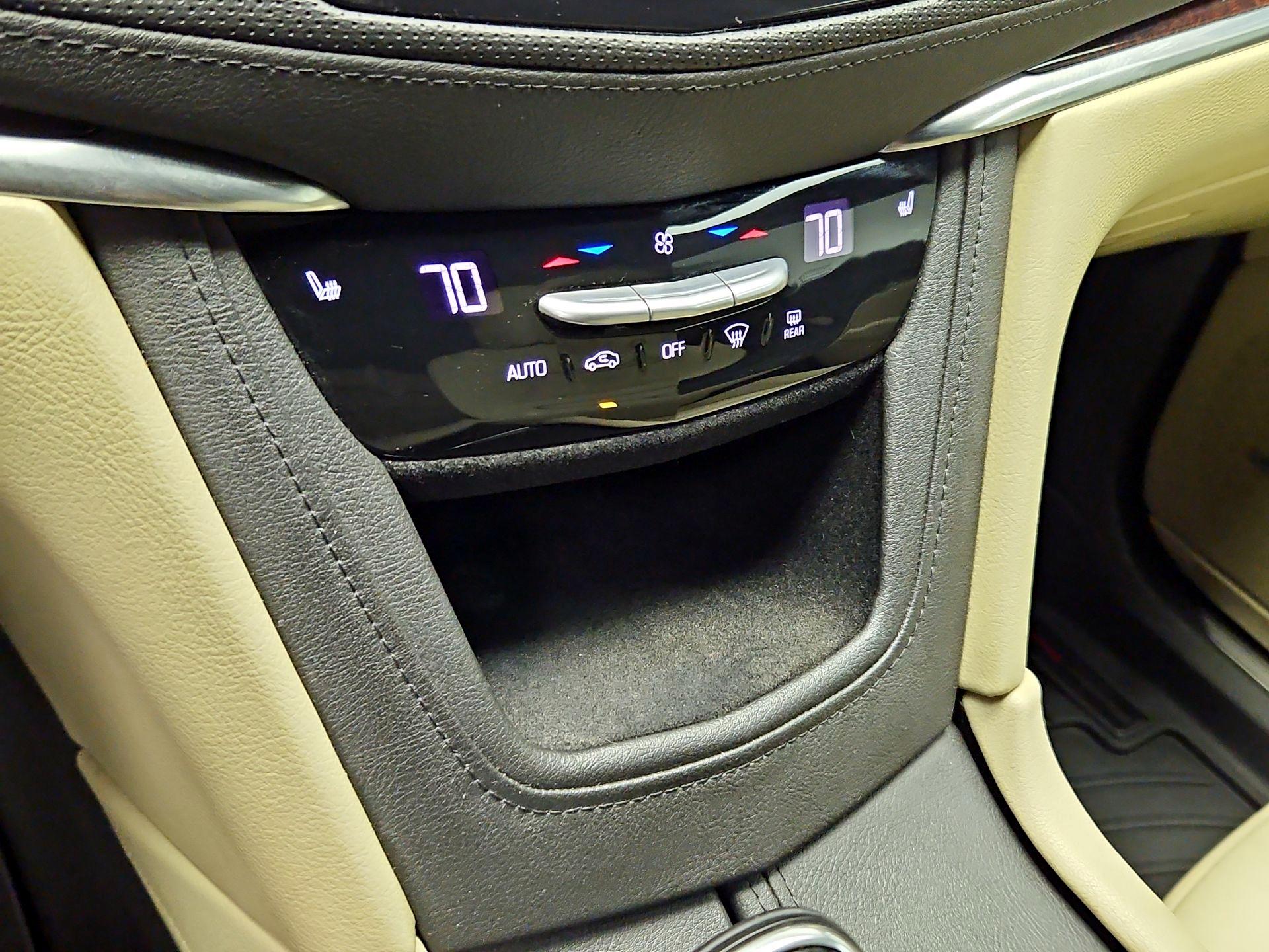 Thumbnail: 2017 Cadillac XT5 - 16