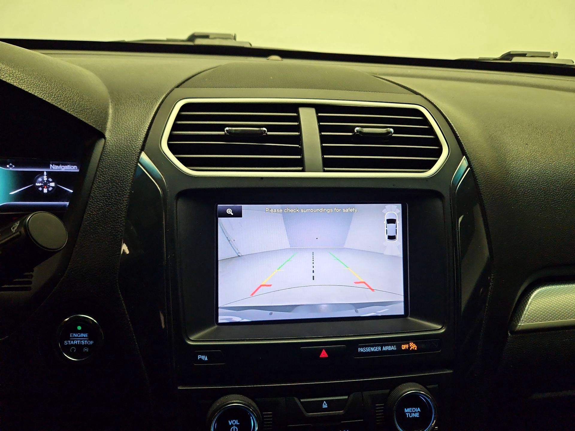 Thumbnail: 2016 Ford Explorer - 14