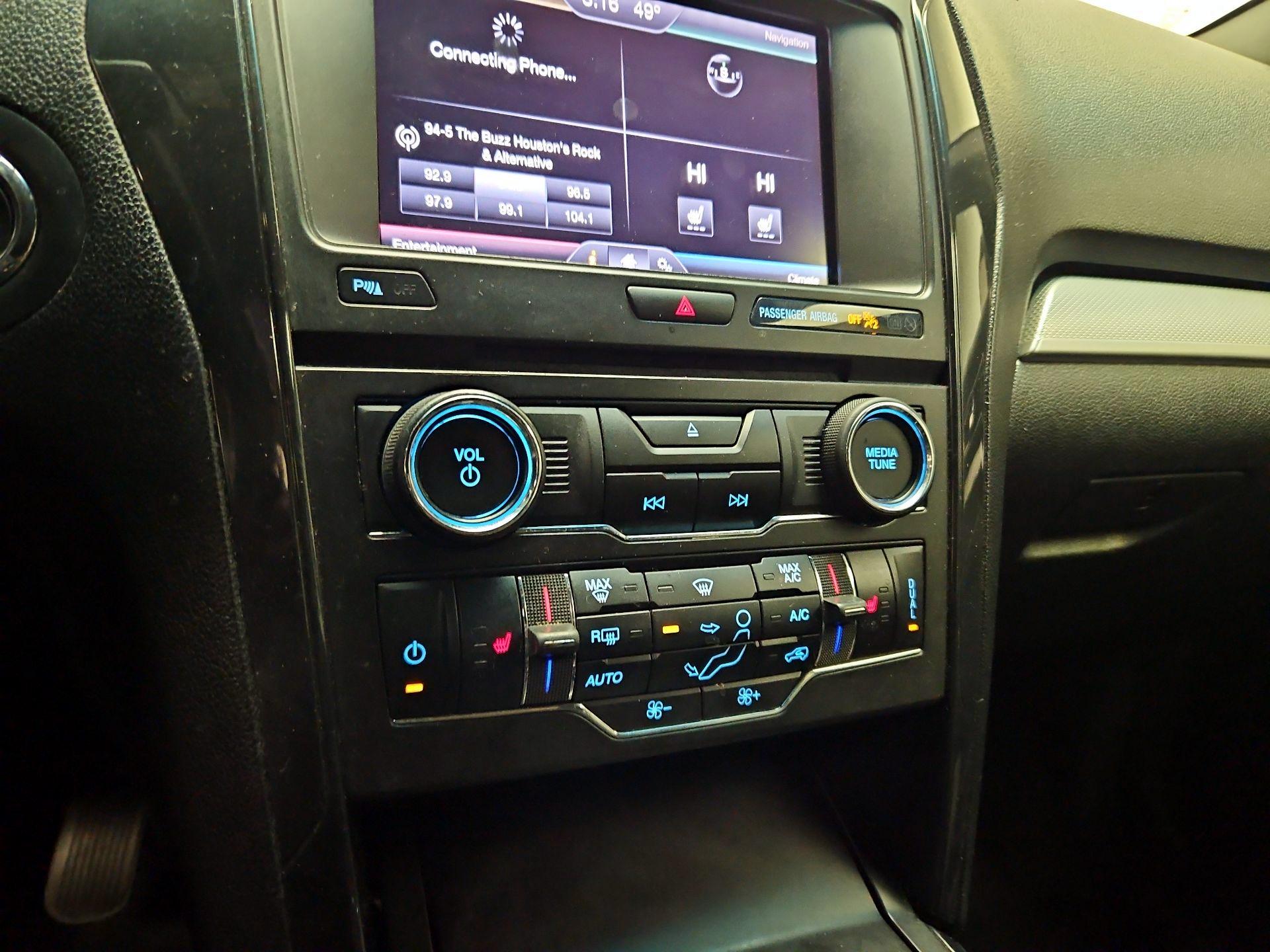 Thumbnail: 2016 Ford Explorer - 16