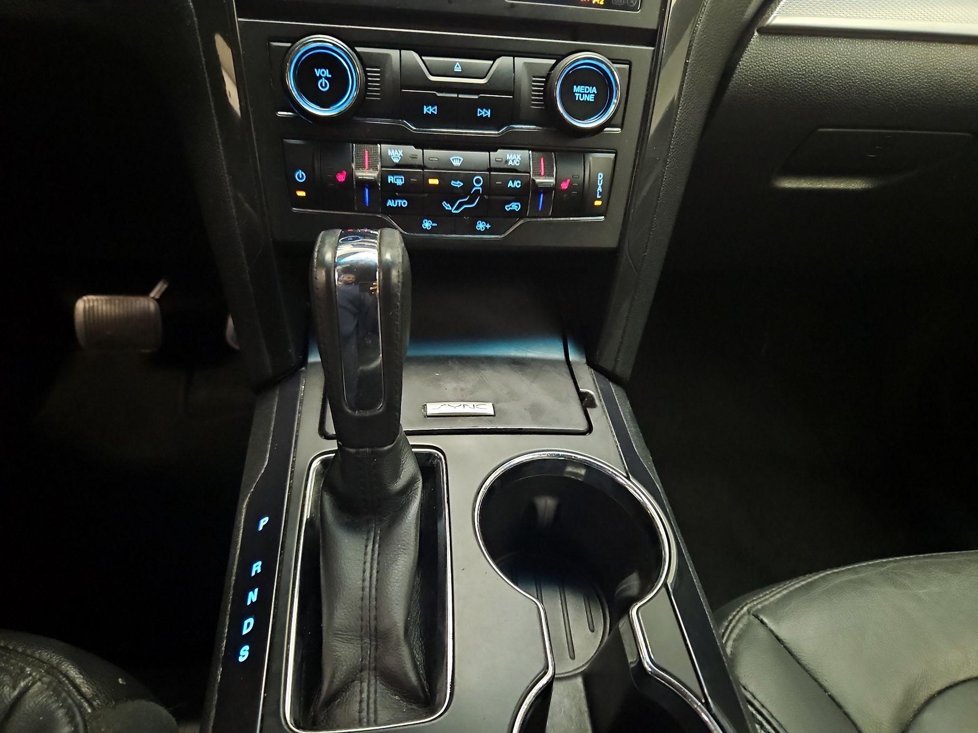 Thumbnail: 2016 Ford Explorer - 17