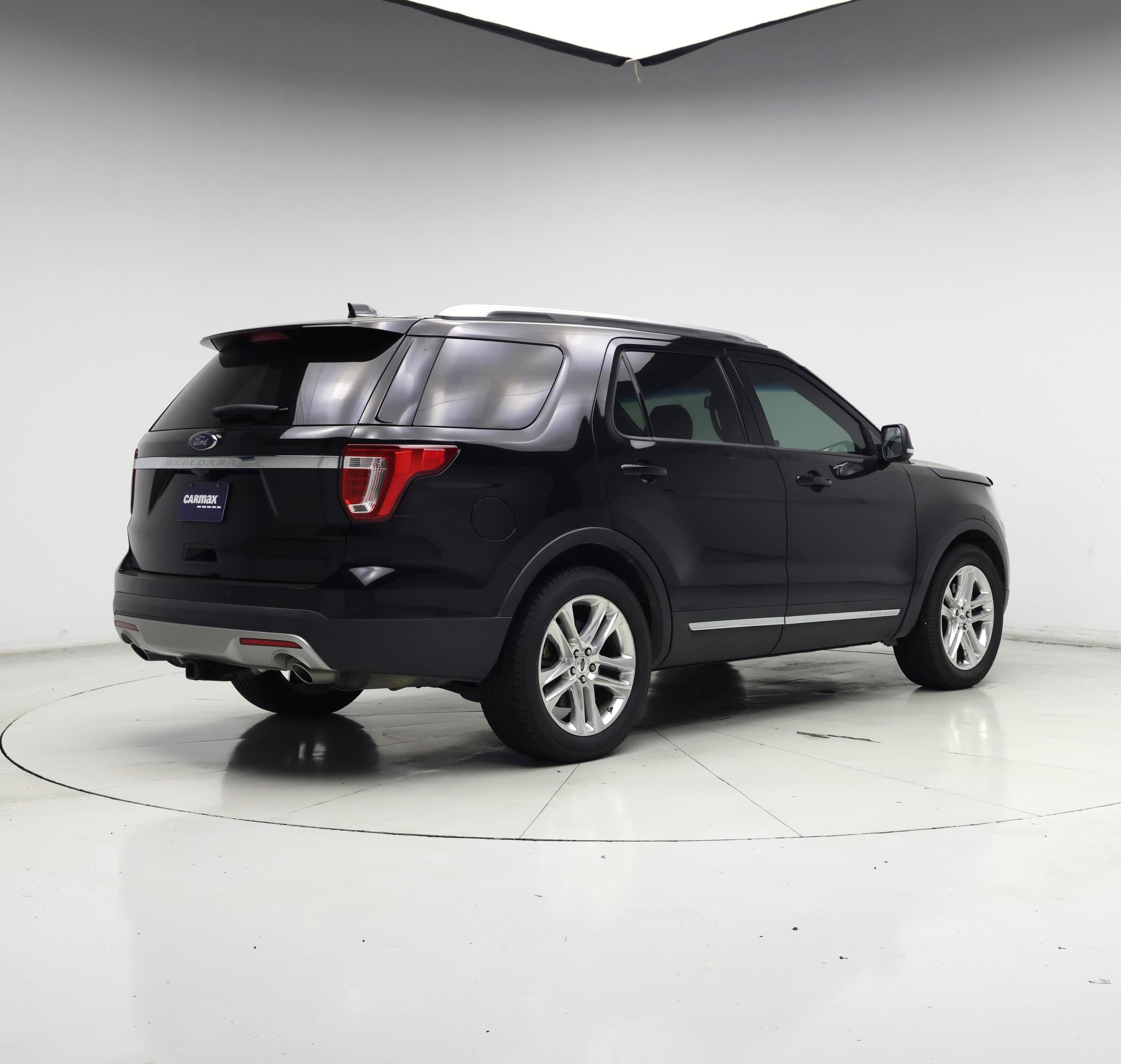 Thumbnail: 2016 Ford Explorer - 8