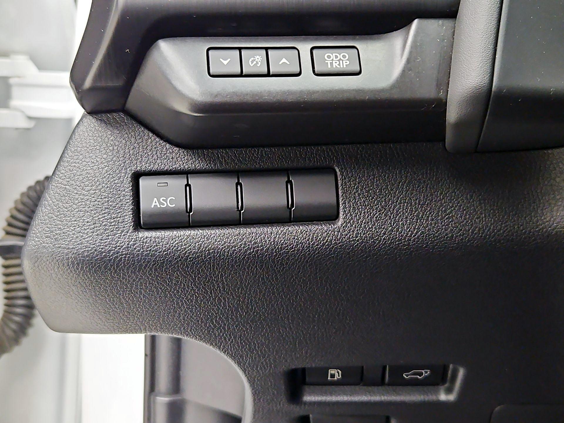 Thumbnail: 2019 Lexus UX - 13