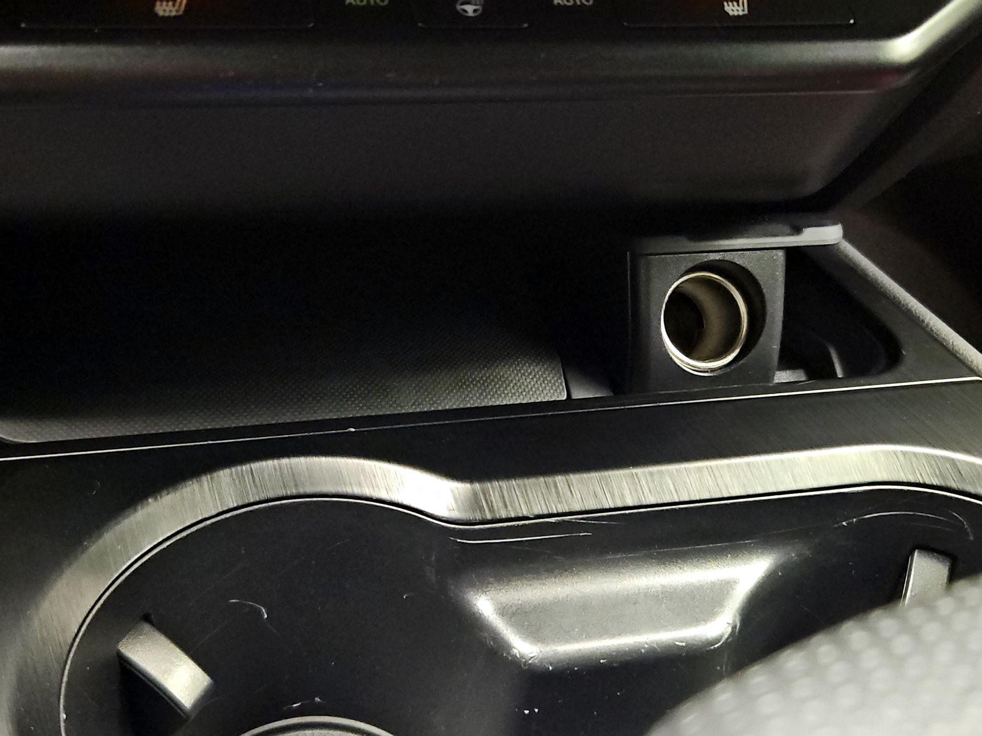 Thumbnail: 2019 Lexus UX - 18