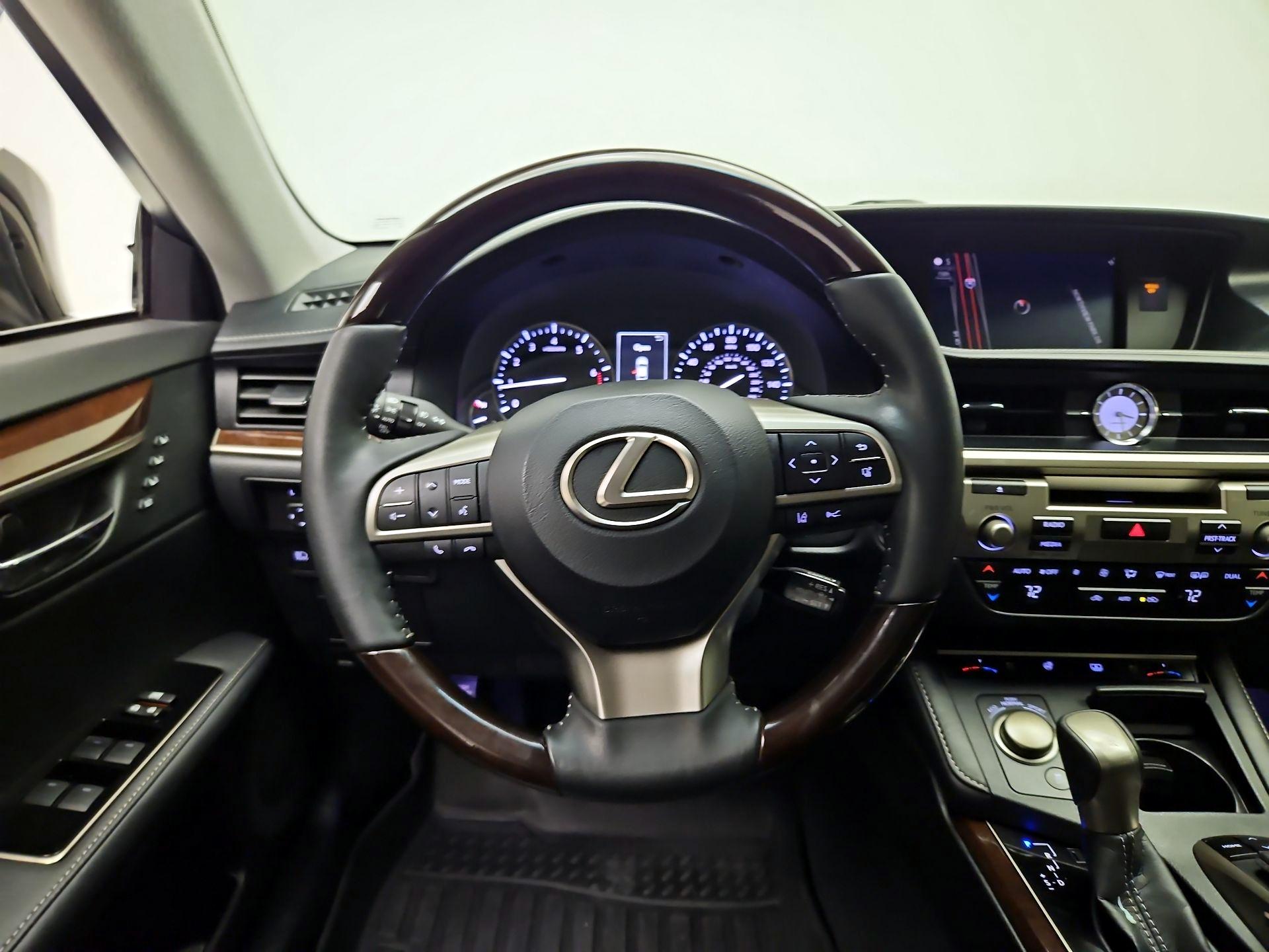 Thumbnail: 2017 Lexus ES - 10