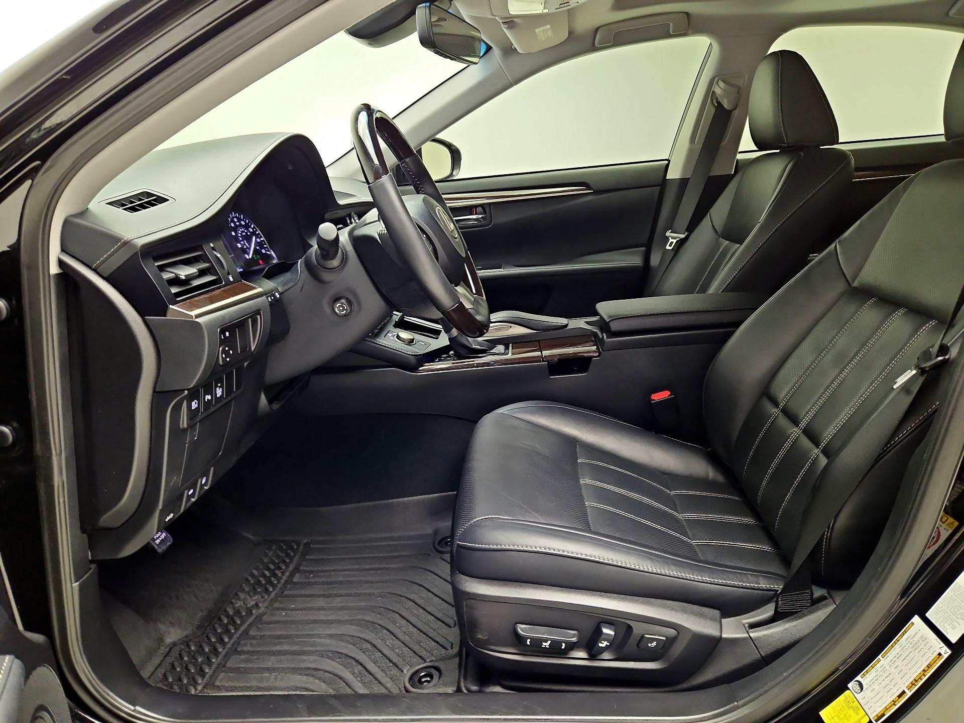 Thumbnail: 2017 Lexus ES - 11