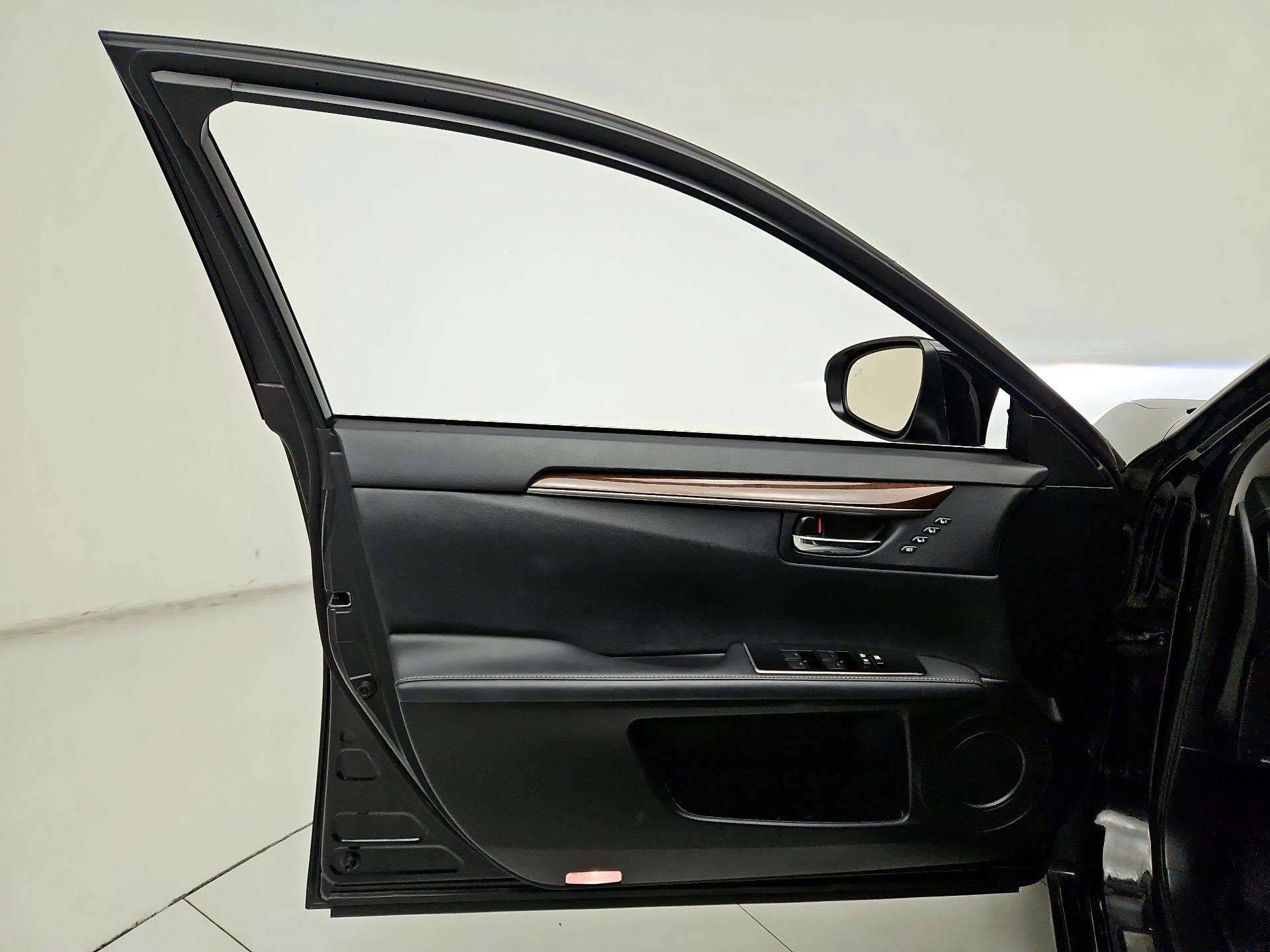 Thumbnail: 2017 Lexus ES - 12