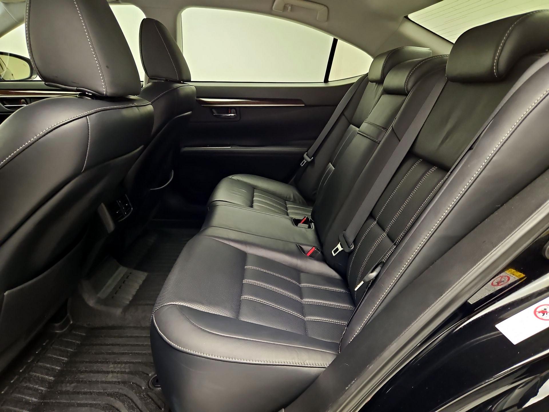 Thumbnail: 2017 Lexus ES - 17