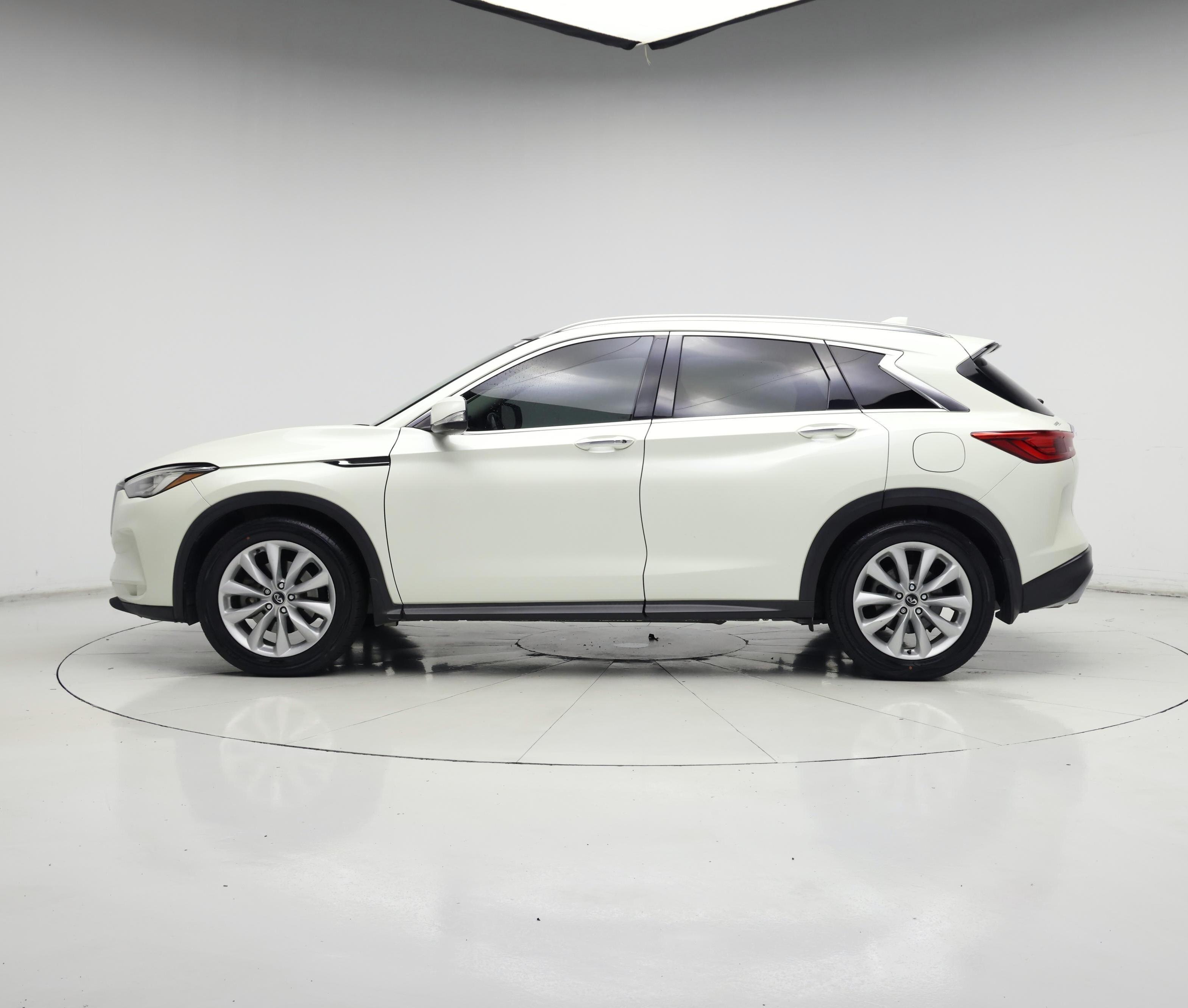 Thumbnail: 2019 INFINITI QX50 - 3