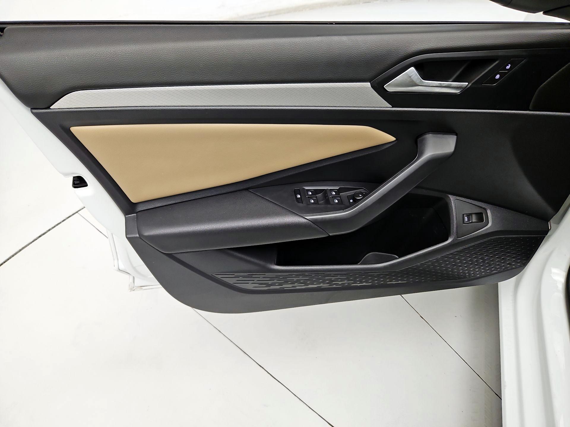 Thumbnail: 2019 Volkswagen Jetta - 12