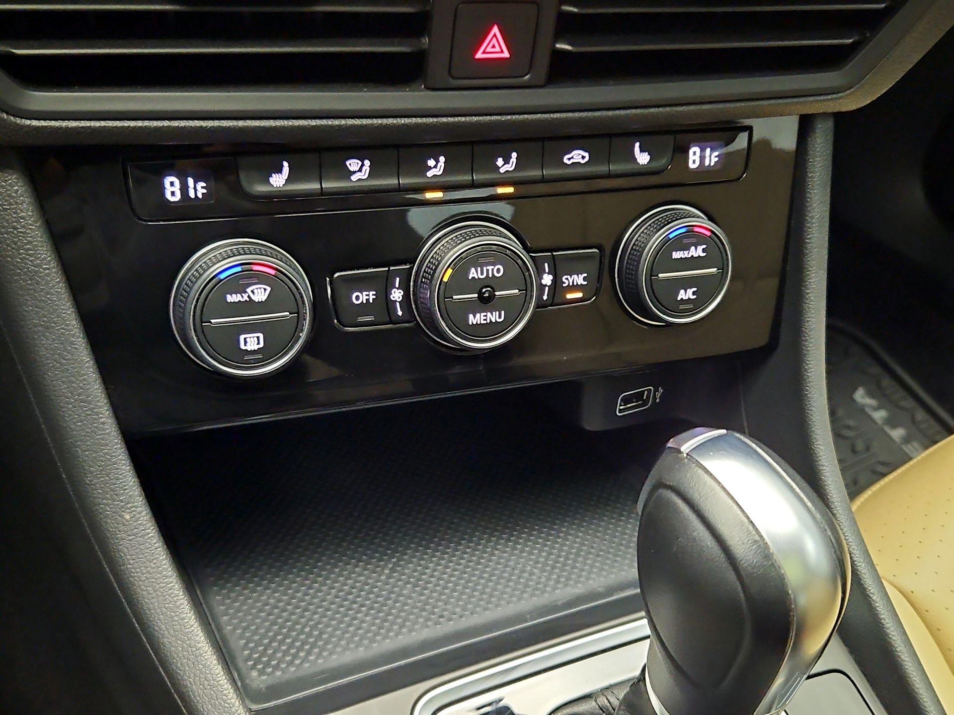 Thumbnail: 2019 Volkswagen Jetta - 16