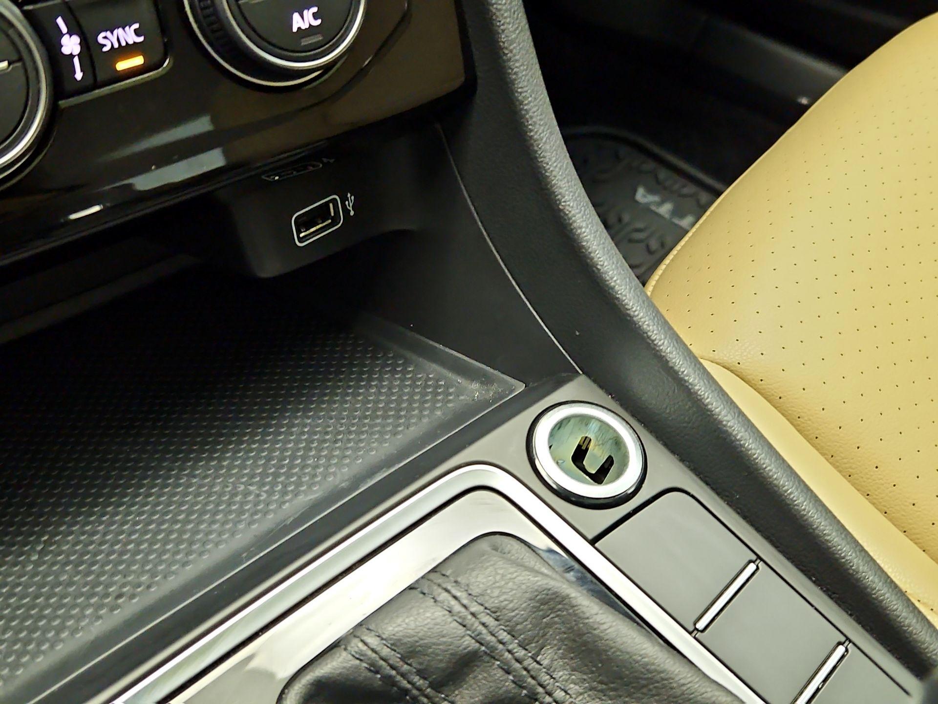 Thumbnail: 2019 Volkswagen Jetta - 18