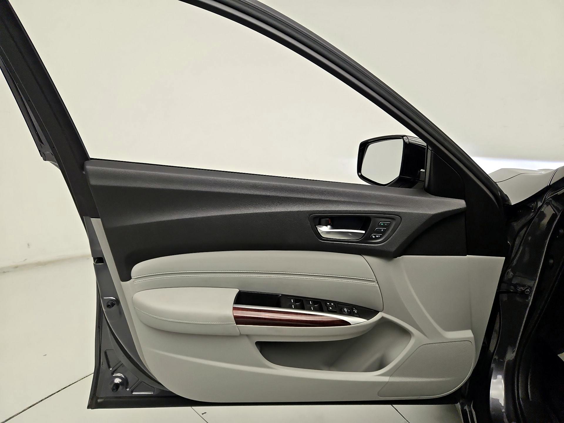 Thumbnail: 2017 Acura TLX - 12