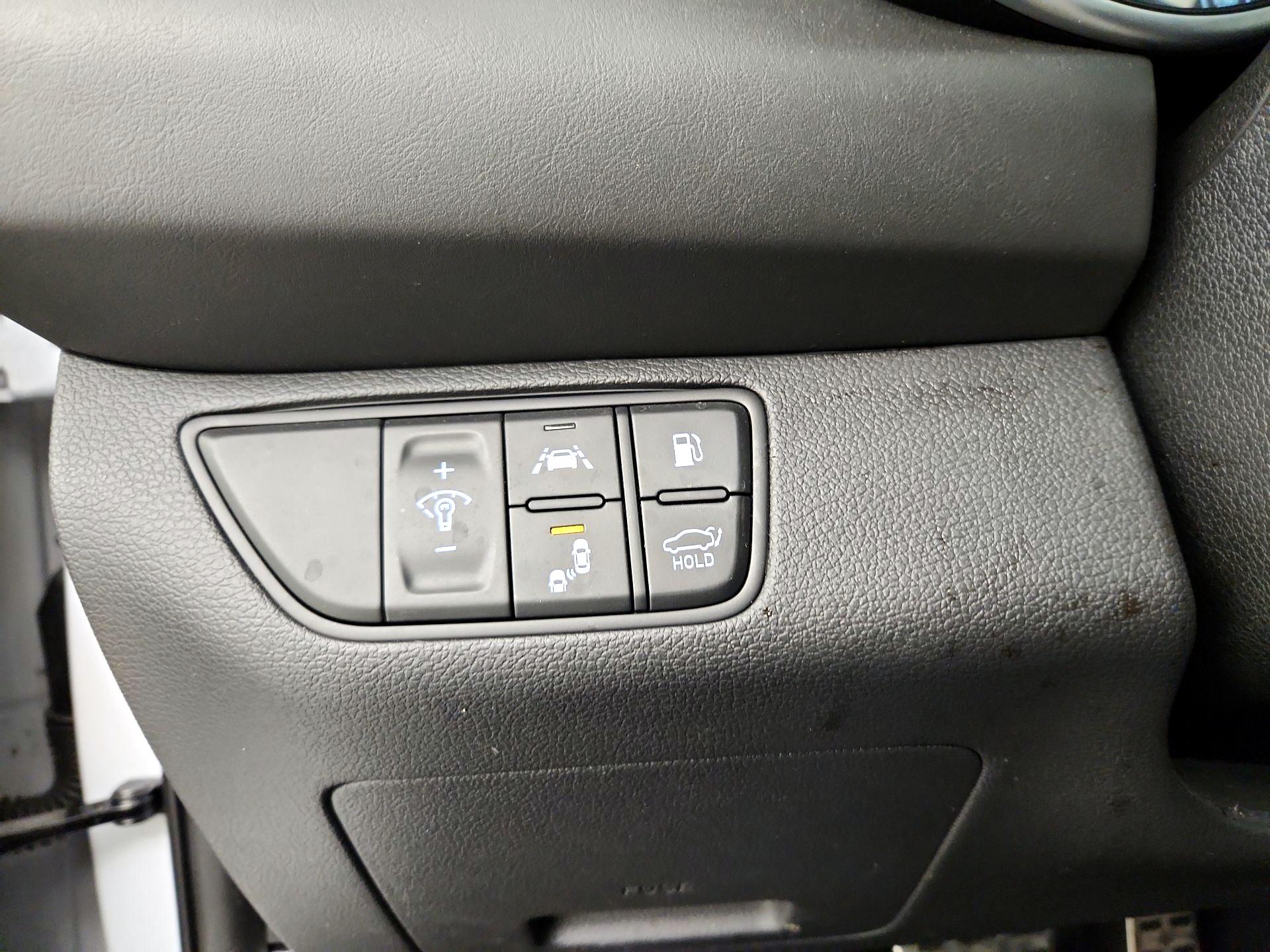 Thumbnail: 2021 Genesis G70 - 13