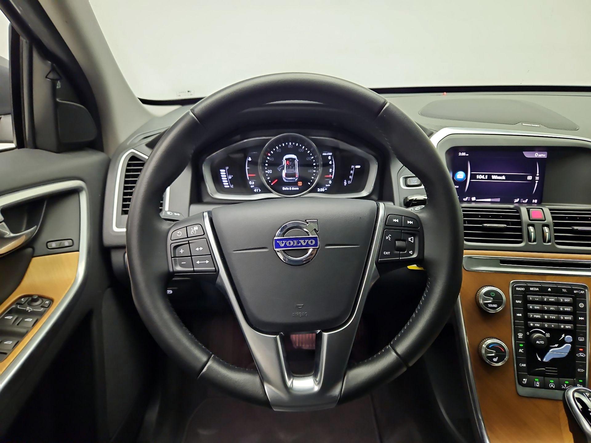 Thumbnail: 2017 Volvo XC60 - 10