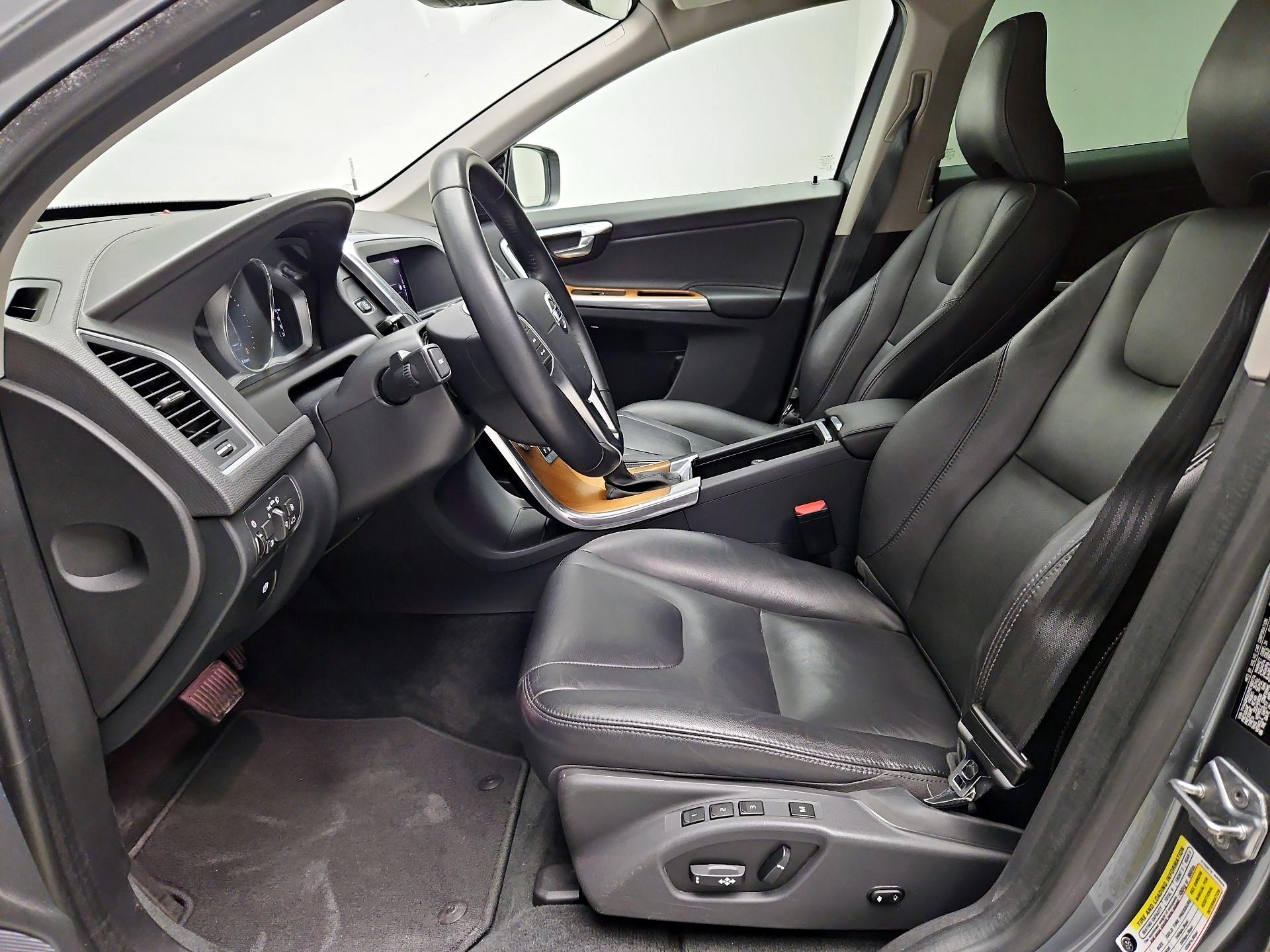 Thumbnail: 2017 Volvo XC60 - 11