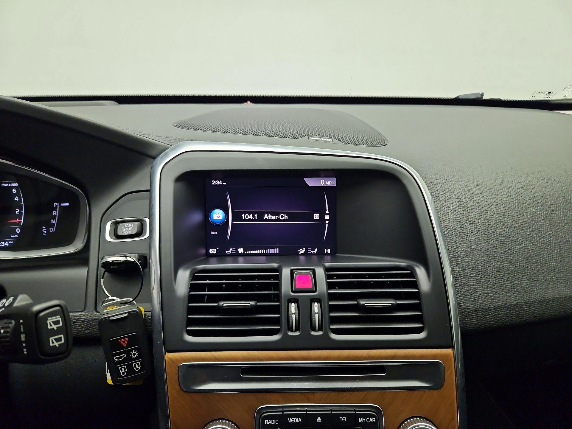 Thumbnail: 2017 Volvo XC60 - 14