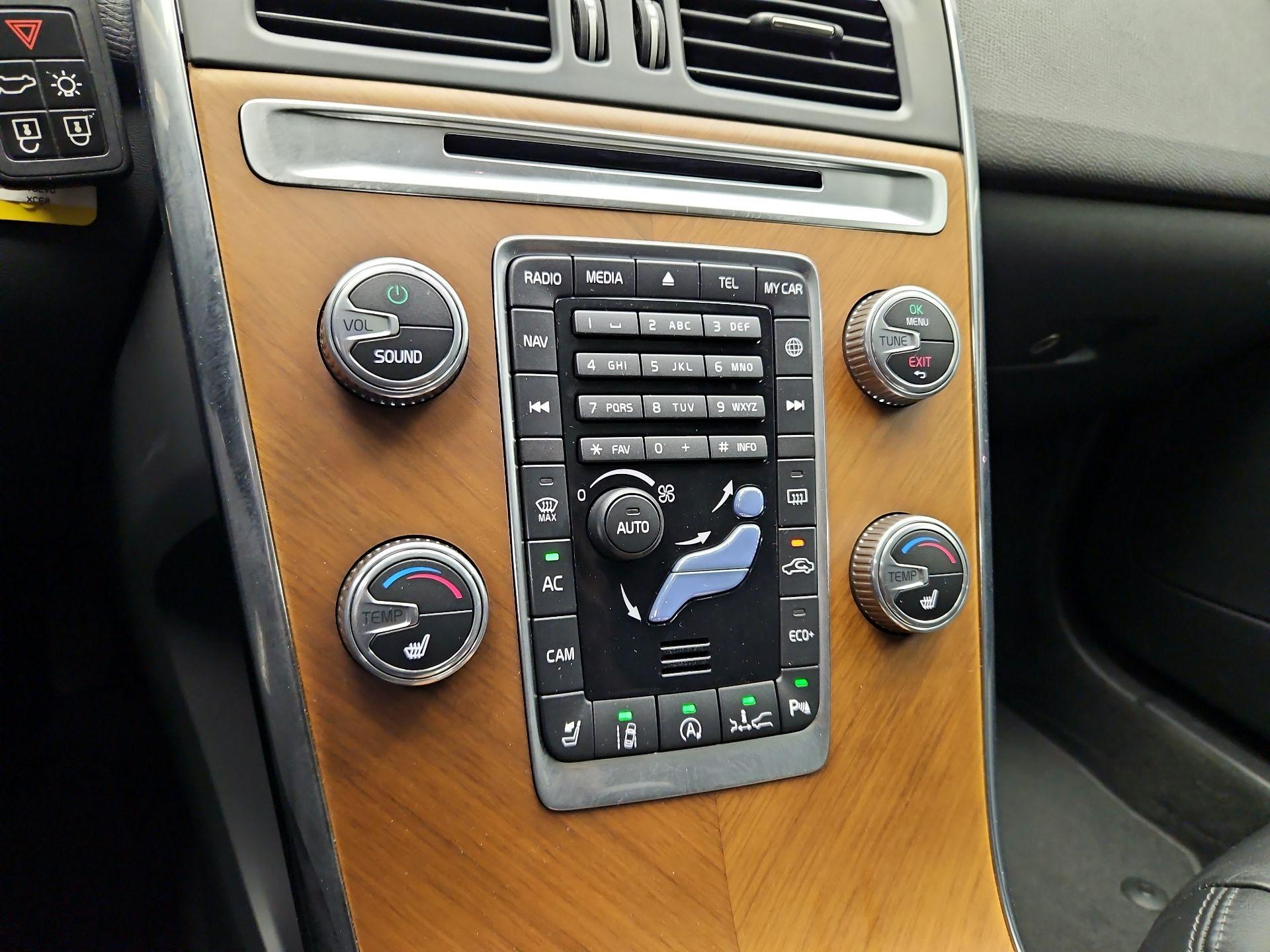 Thumbnail: 2017 Volvo XC60 - 15