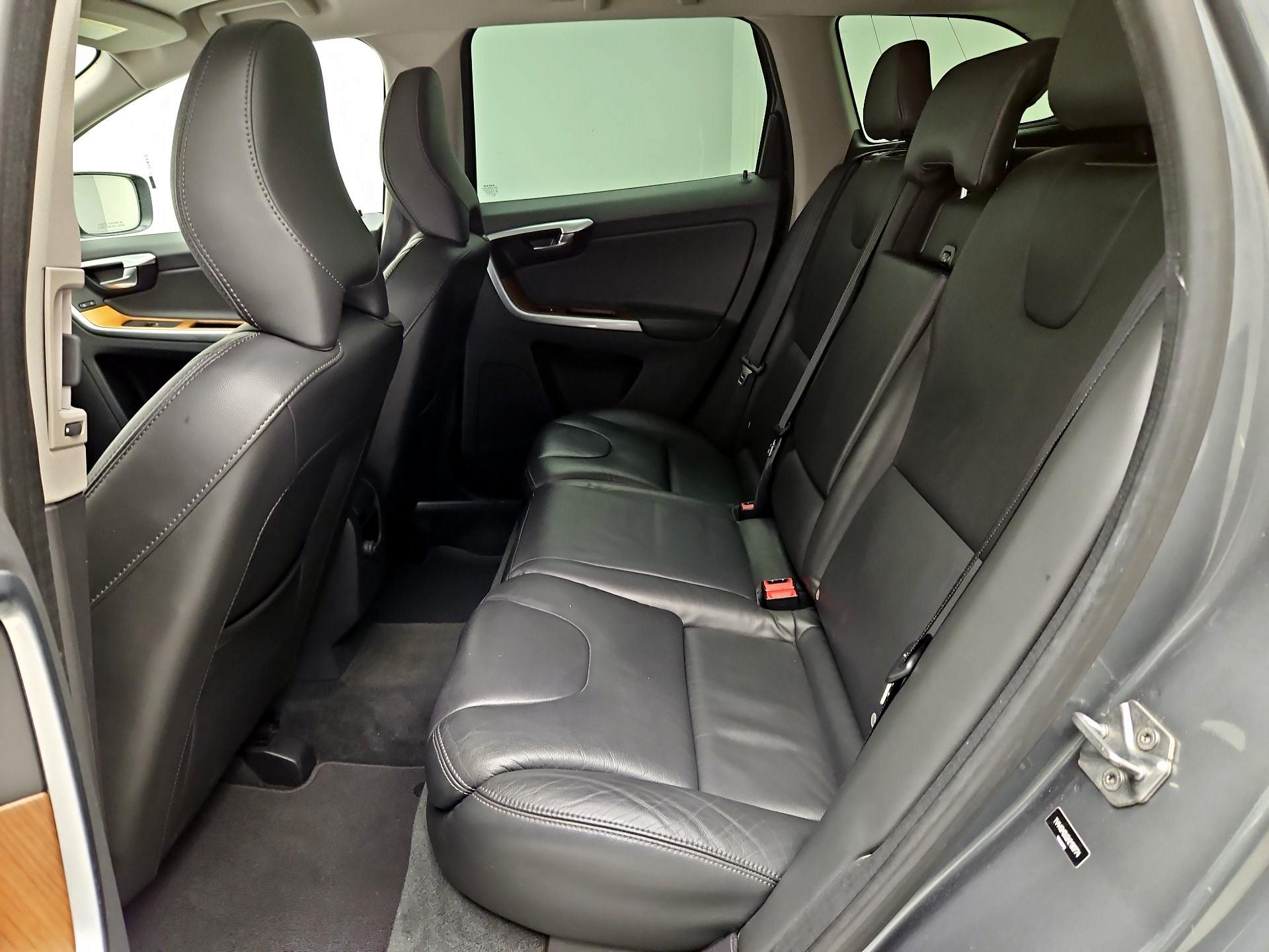 Thumbnail: 2017 Volvo XC60 - 17