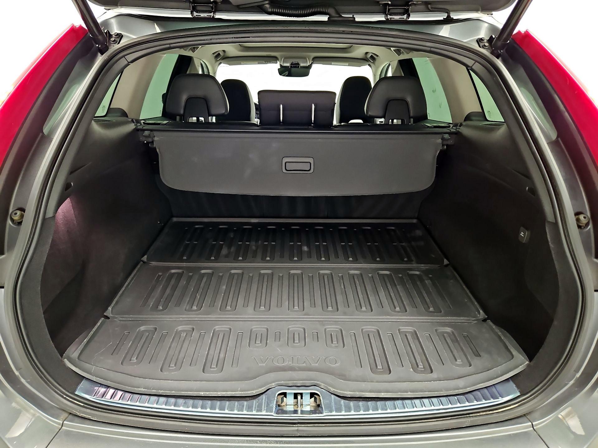 Thumbnail: 2017 Volvo XC60 - 18