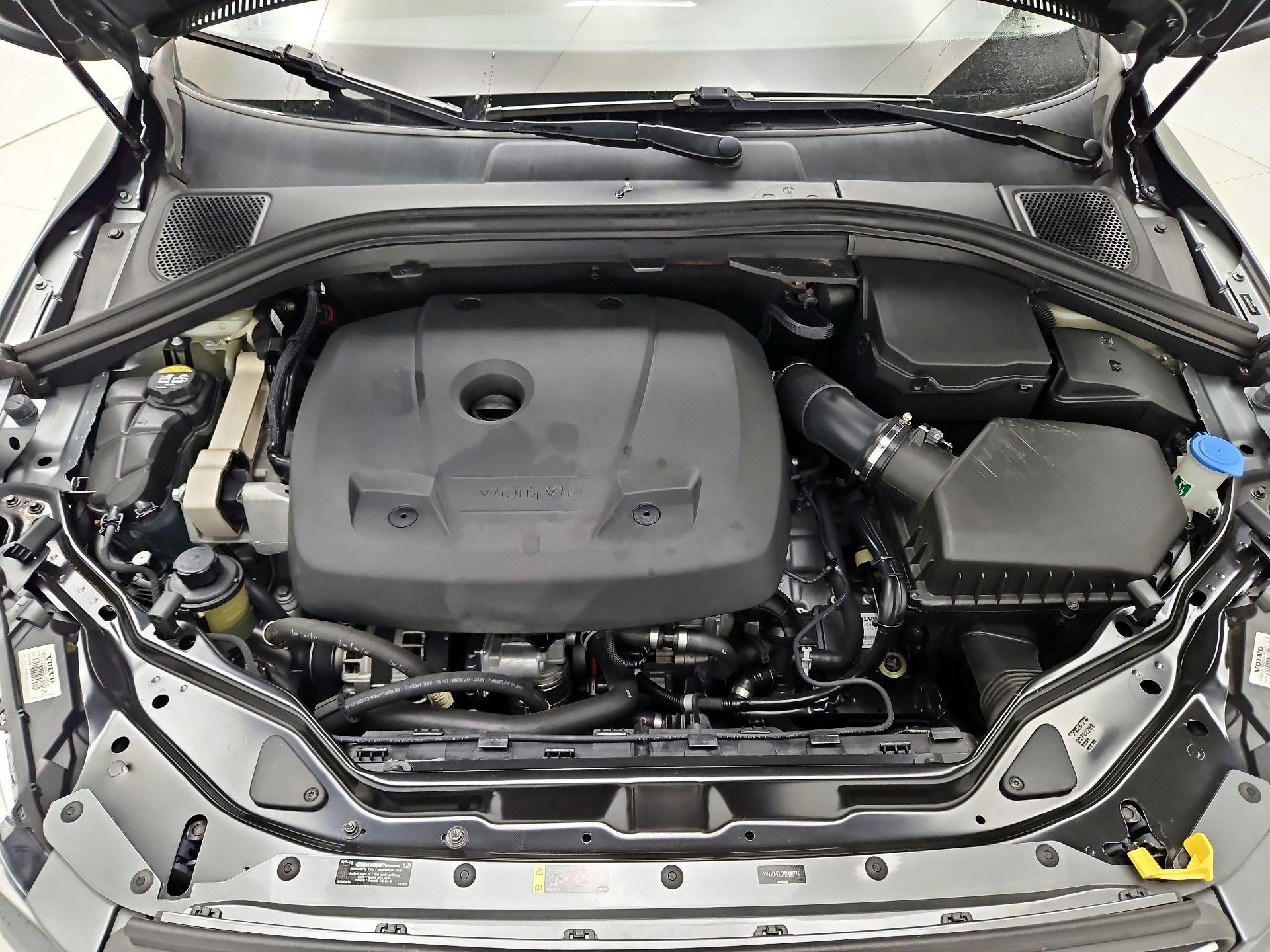 Thumbnail: 2017 Volvo XC60 - 19