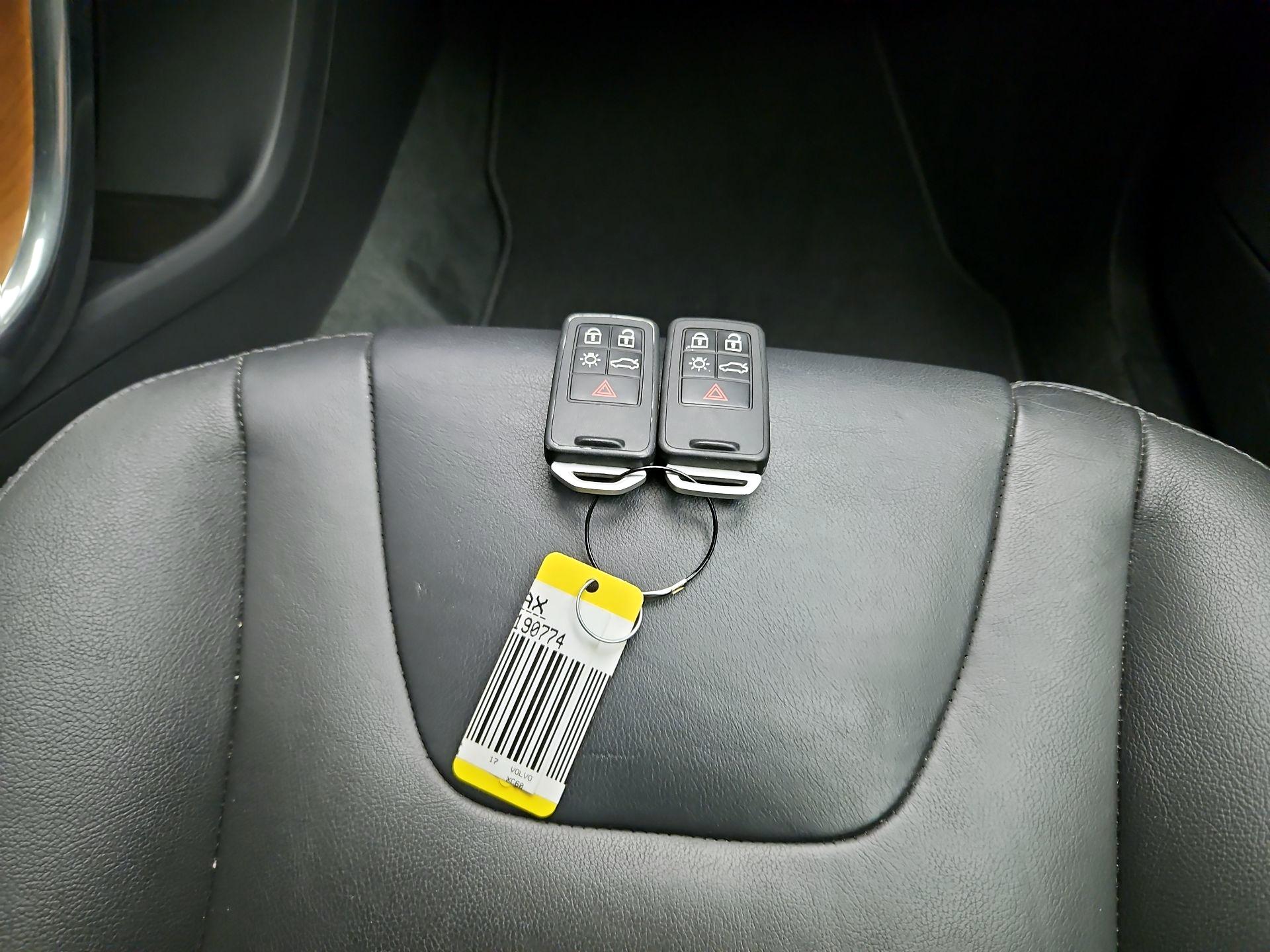 Thumbnail: 2017 Volvo XC60 - 20