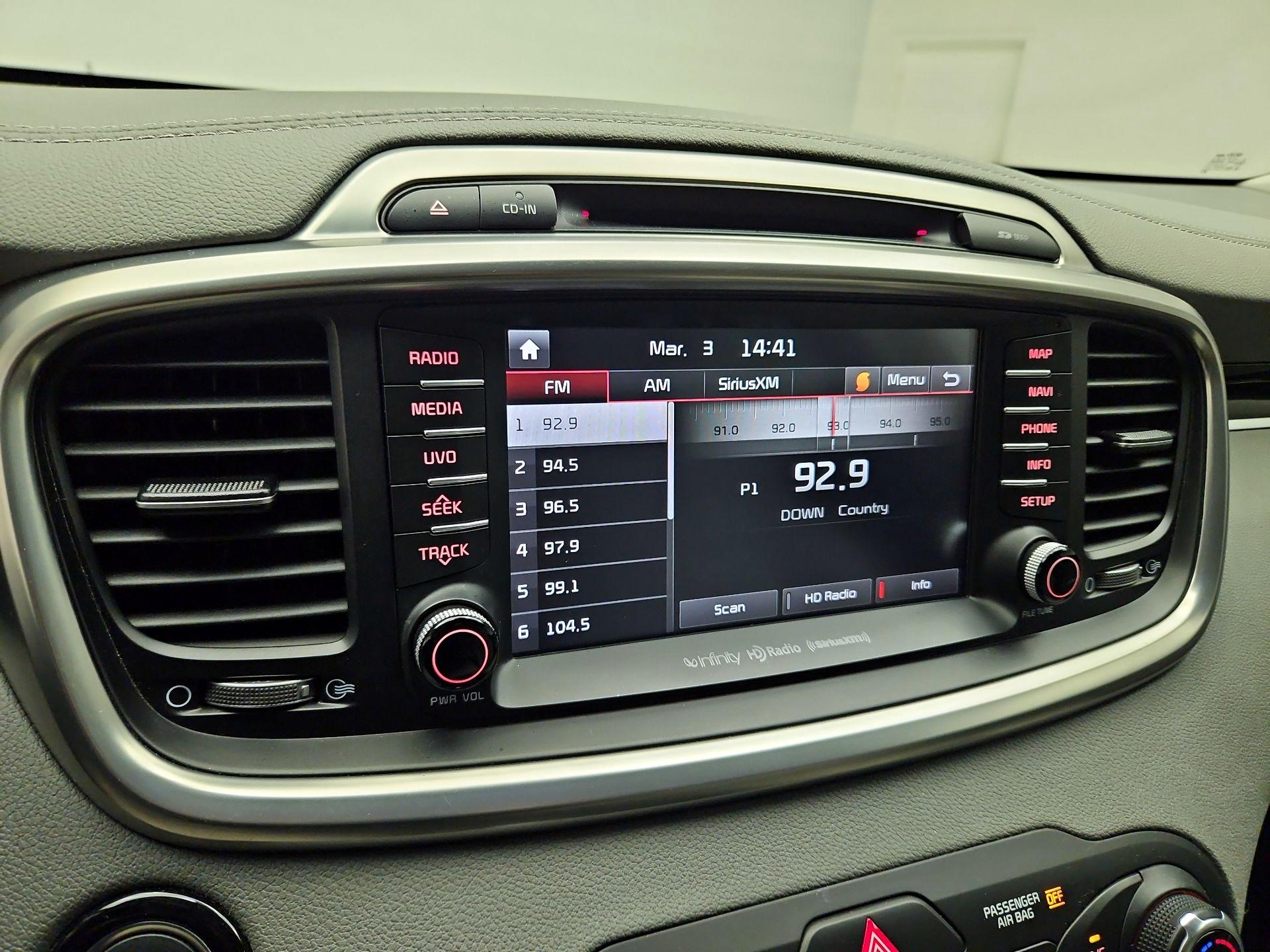 Thumbnail: 2016 Kia Sorento - 16