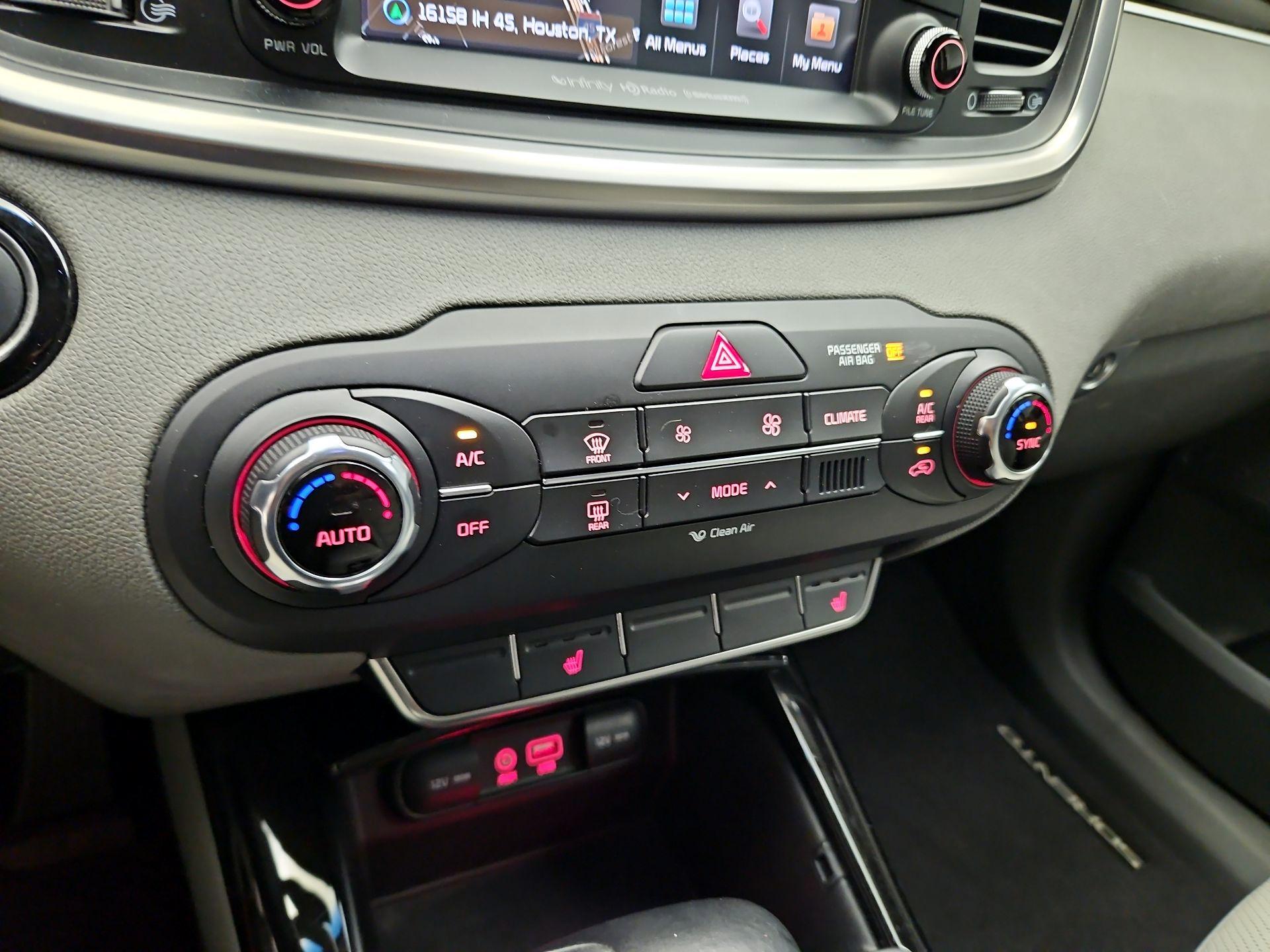 Thumbnail: 2016 Kia Sorento - 17