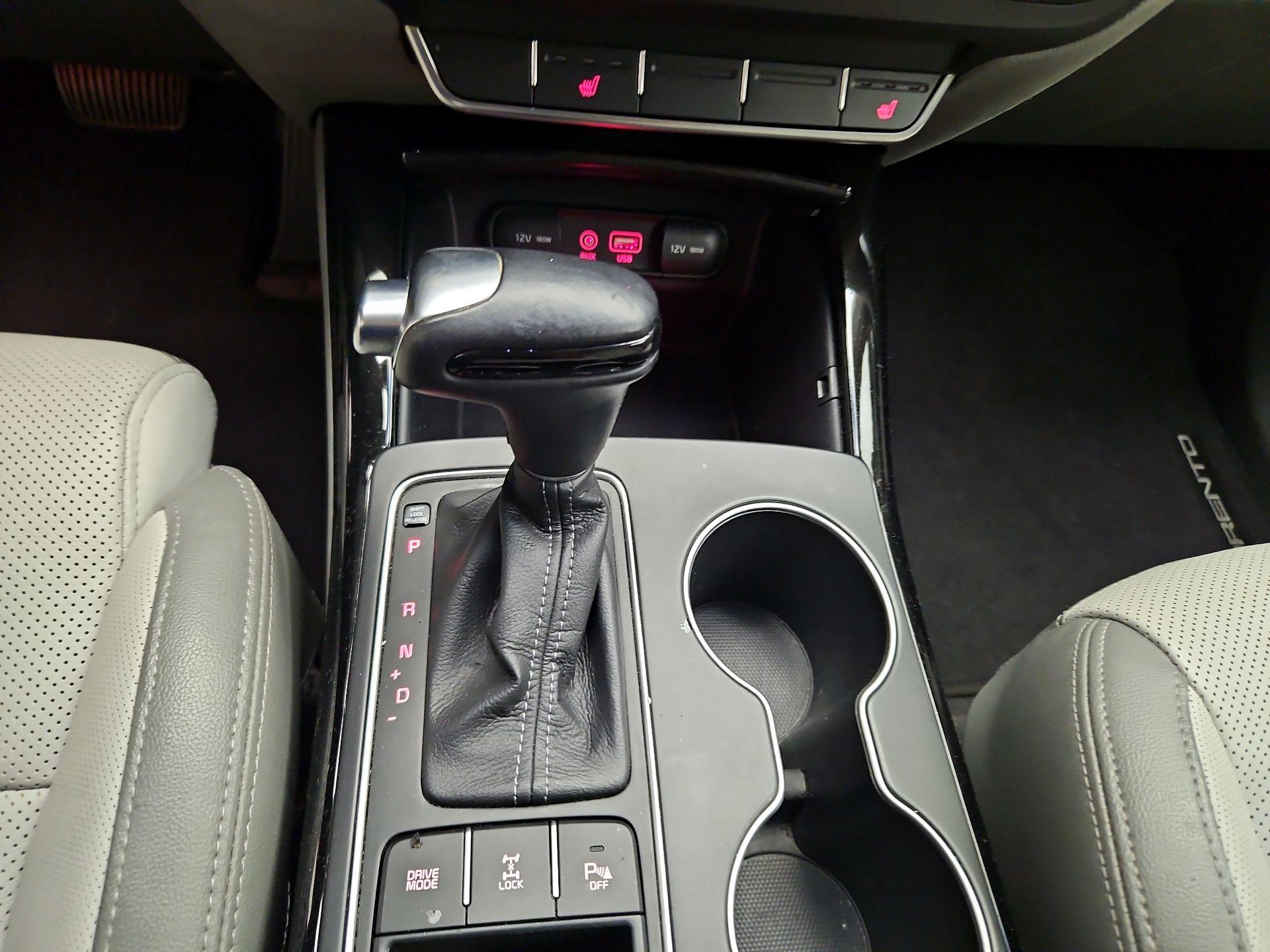 Thumbnail: 2016 Kia Sorento - 18