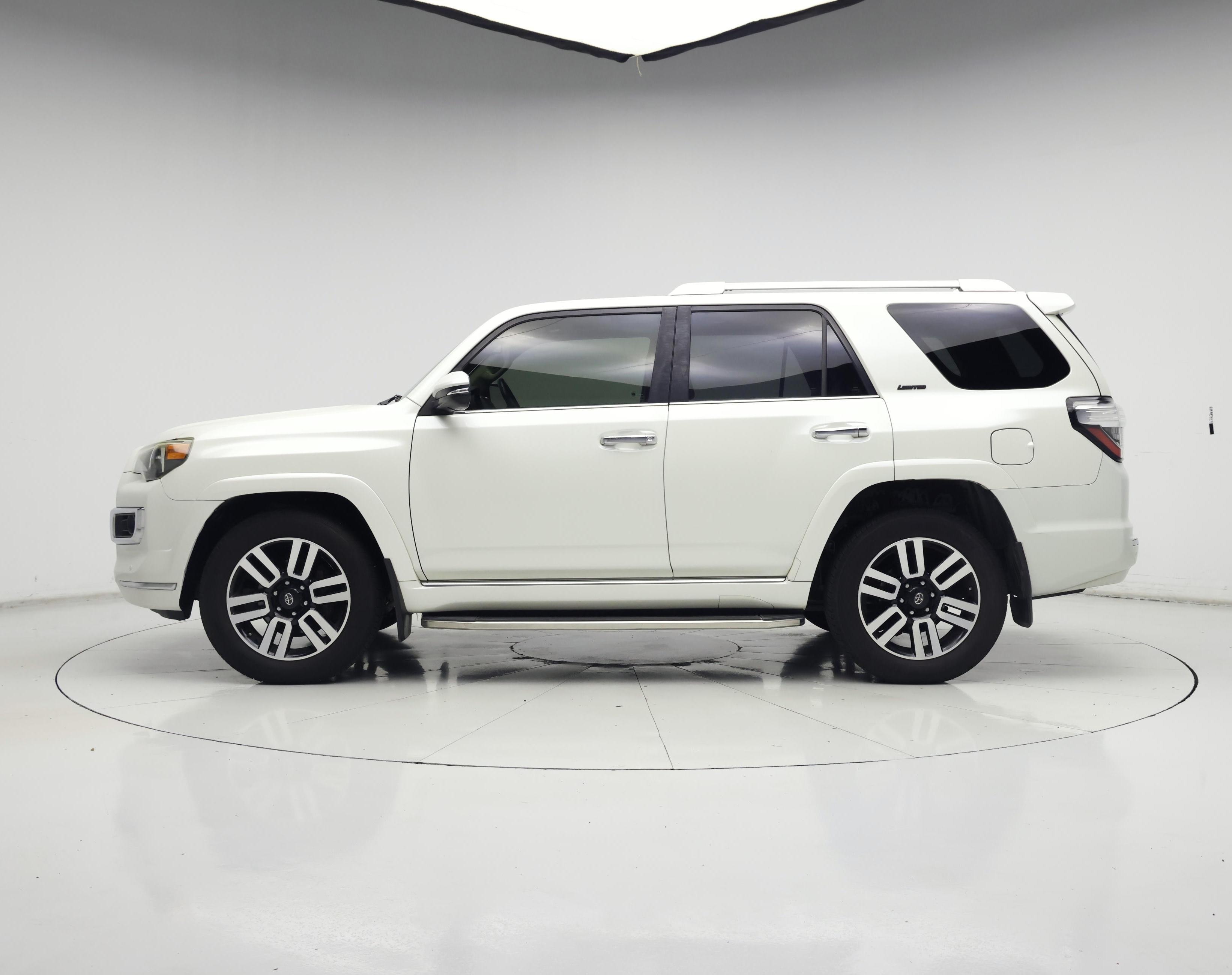 Thumbnail: 2015 Toyota 4Runner - 3