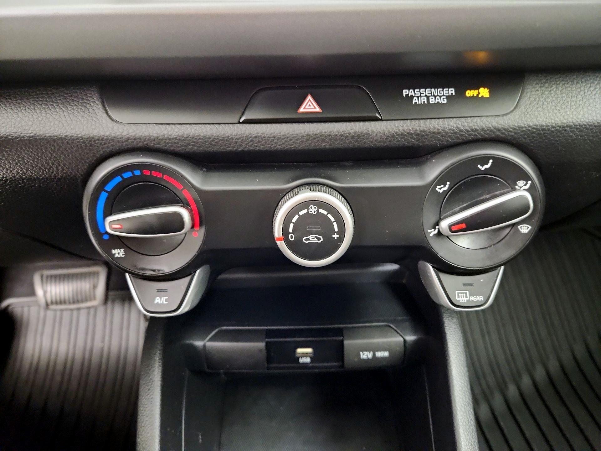 Thumbnail: 2021 Kia Rio - 16