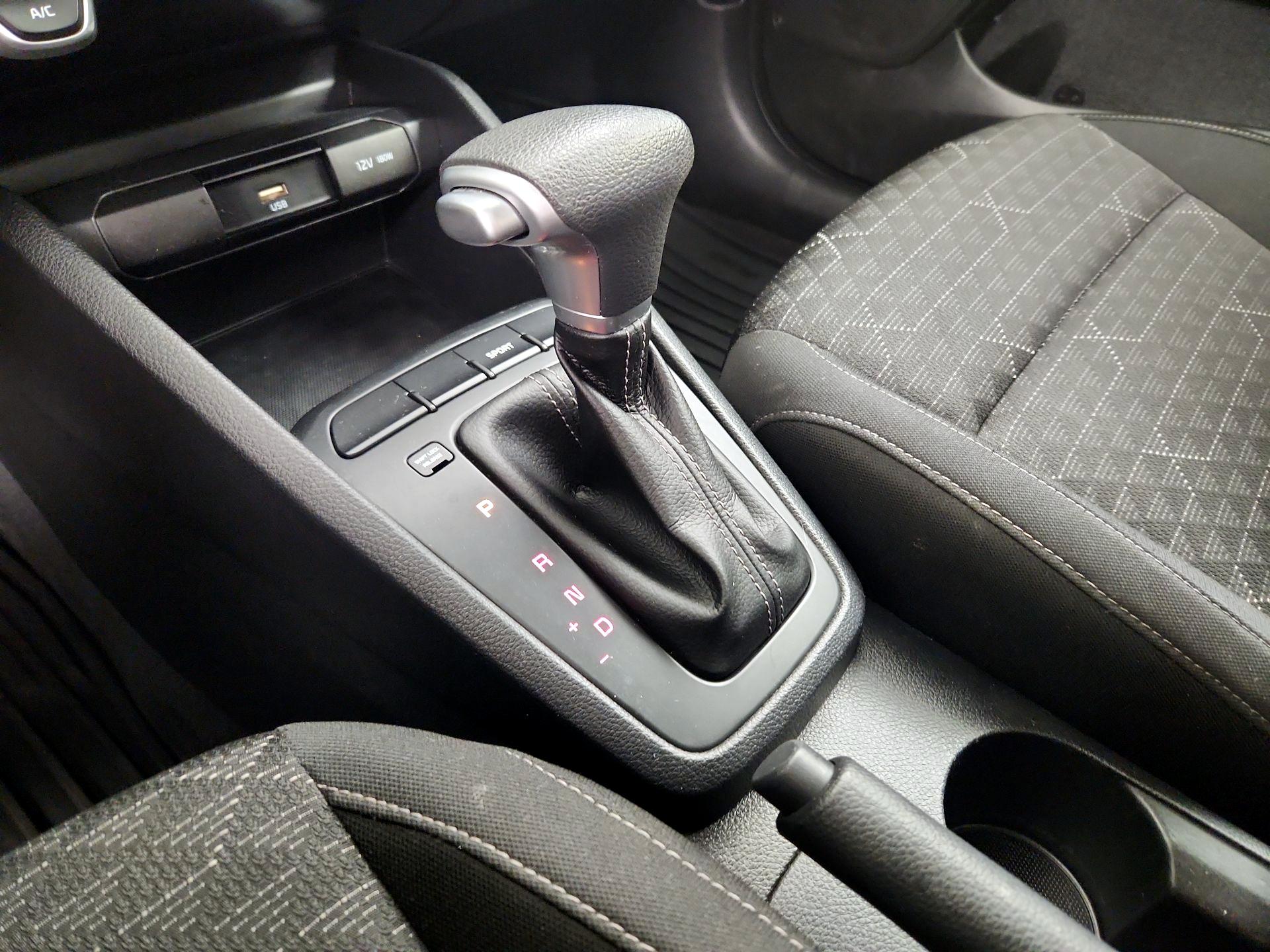 Thumbnail: 2021 Kia Rio - 17