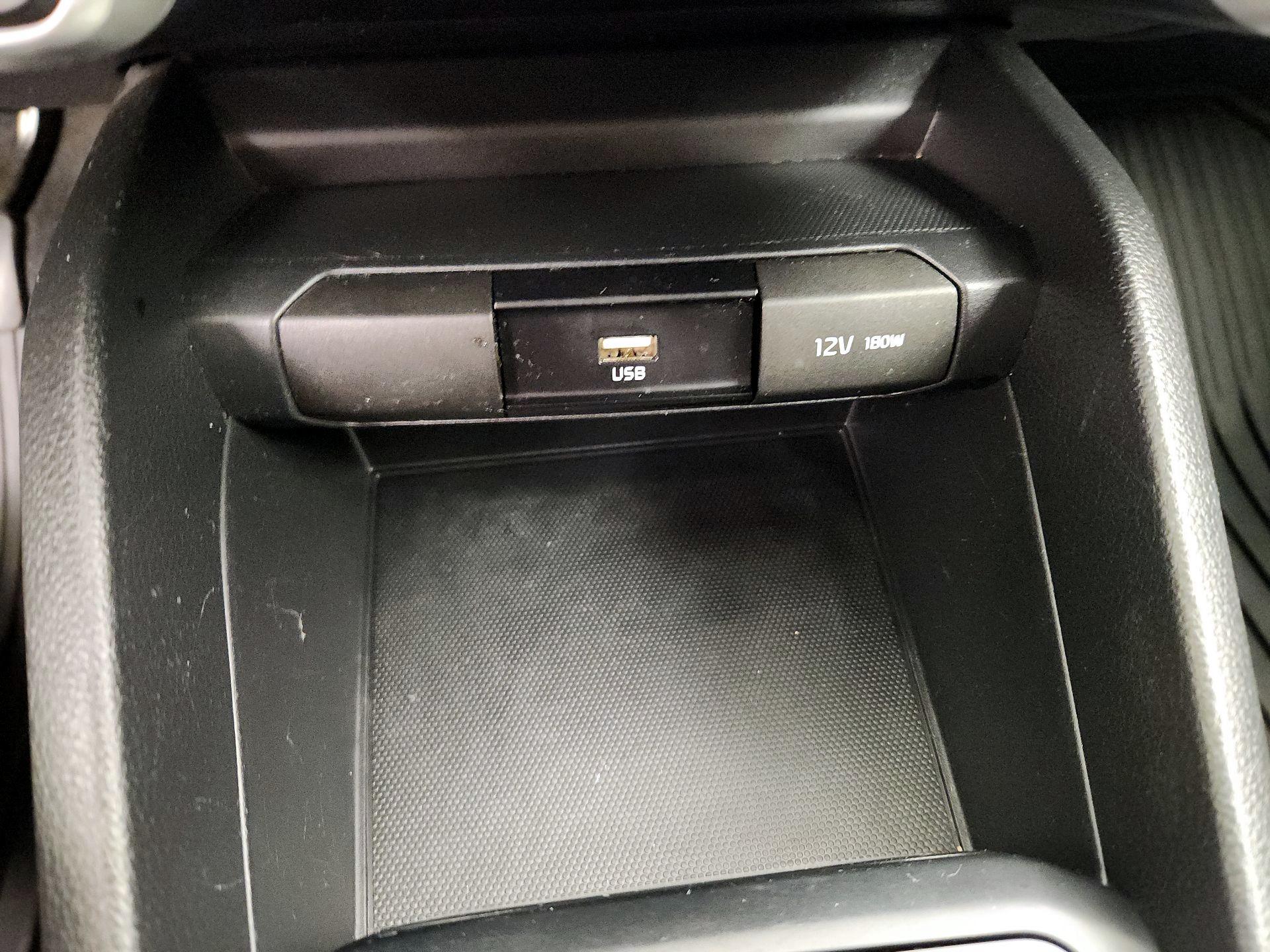 Thumbnail: 2021 Kia Rio - 18