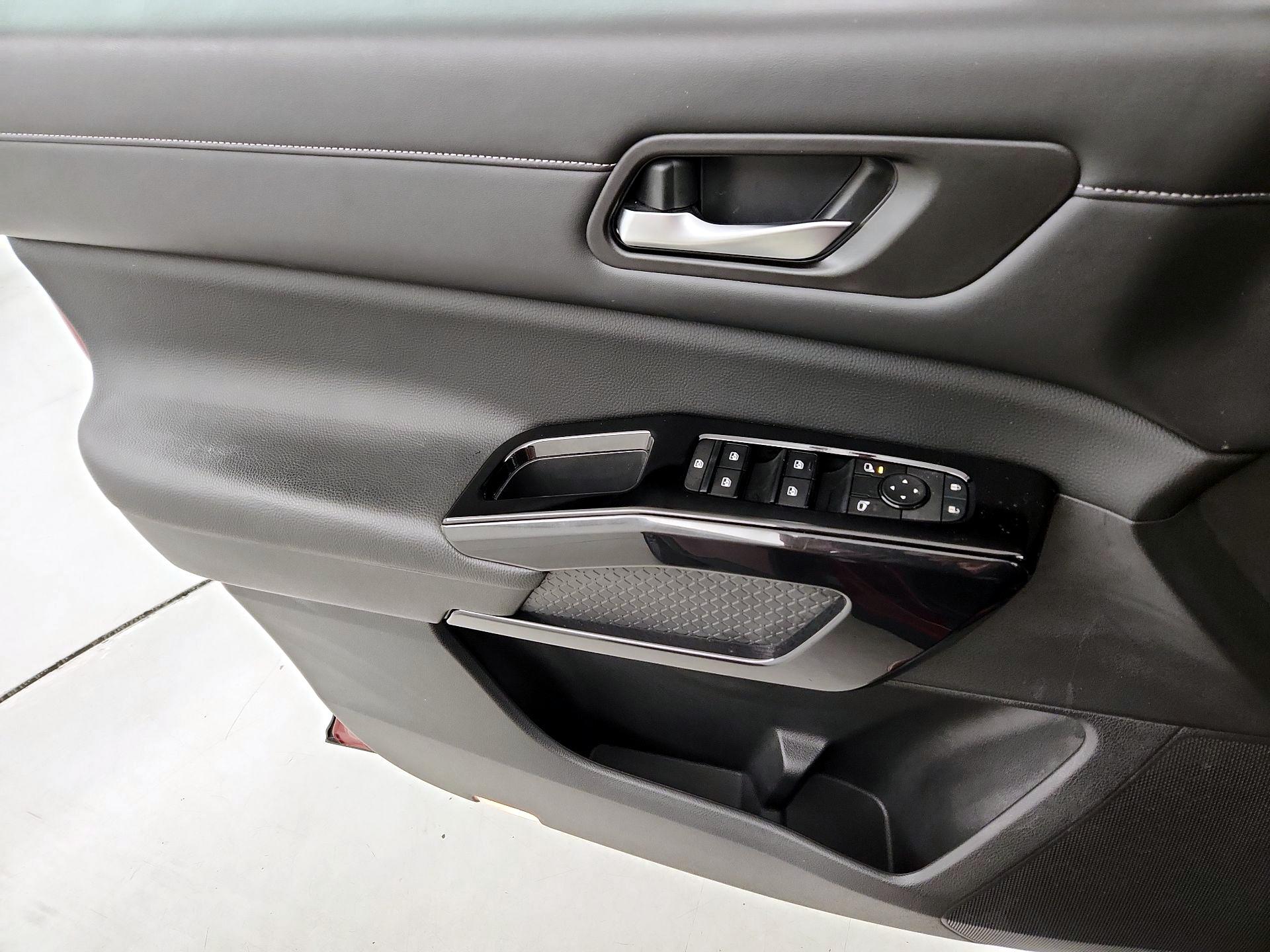 Thumbnail: 2022 Nissan Pathfinder - 12