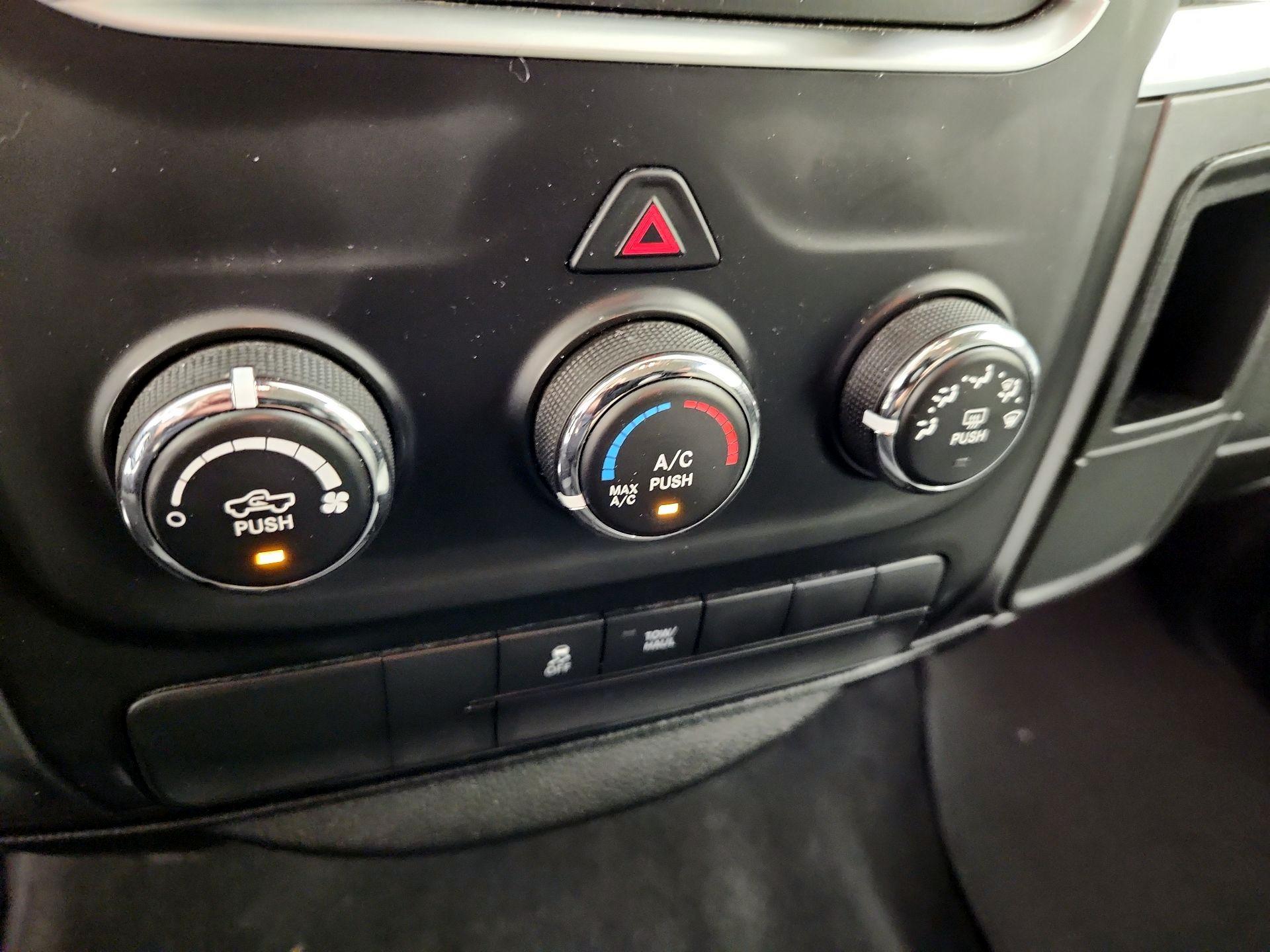 Thumbnail: 2022 RAM 1500 Classic - 16