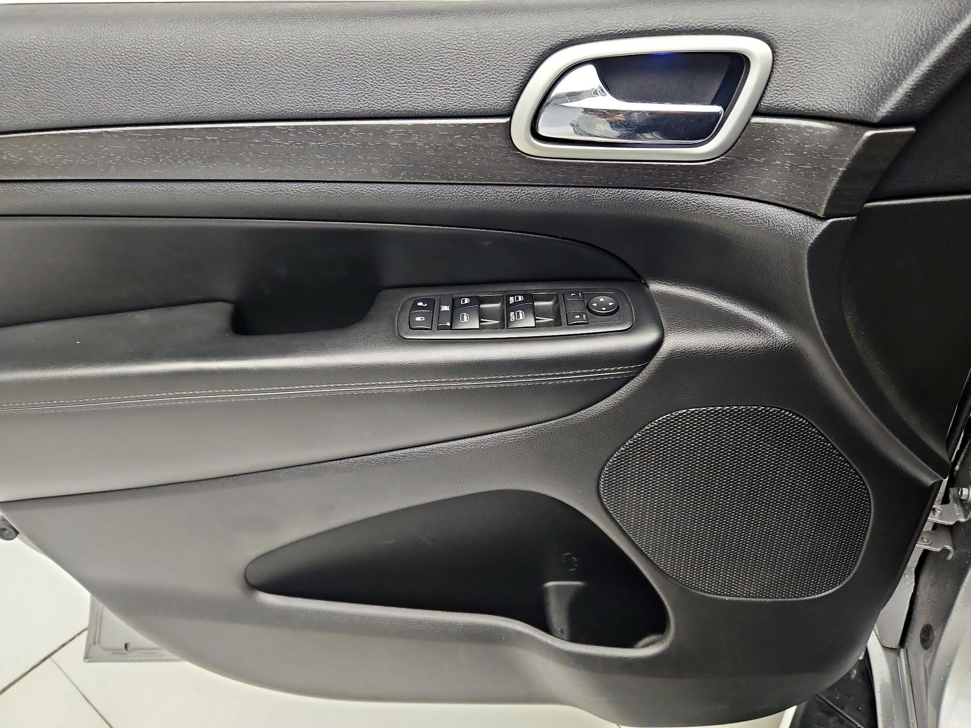 Thumbnail: 2018 Jeep Grand Cherokee - 12