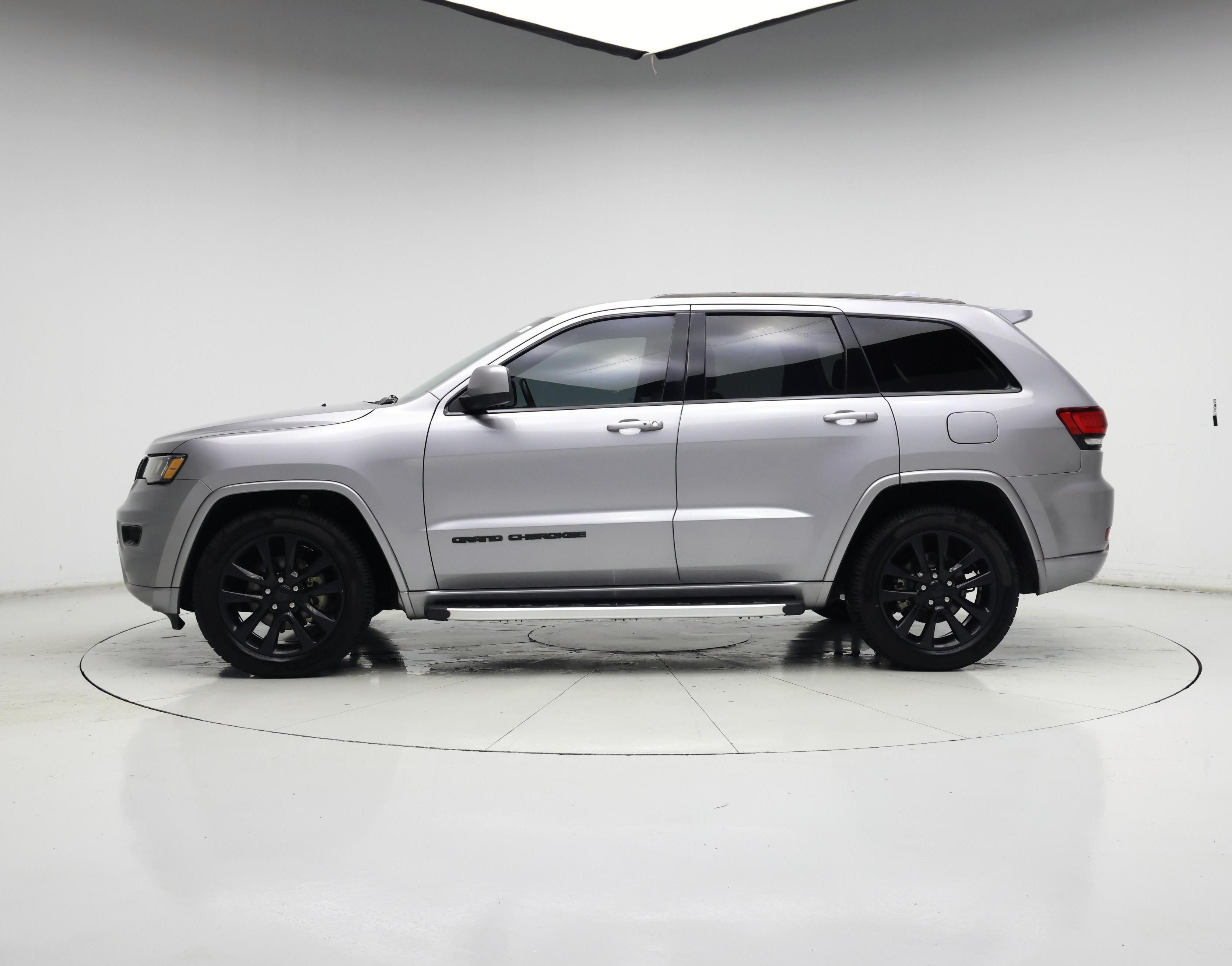 Thumbnail: 2018 Jeep Grand Cherokee - 3