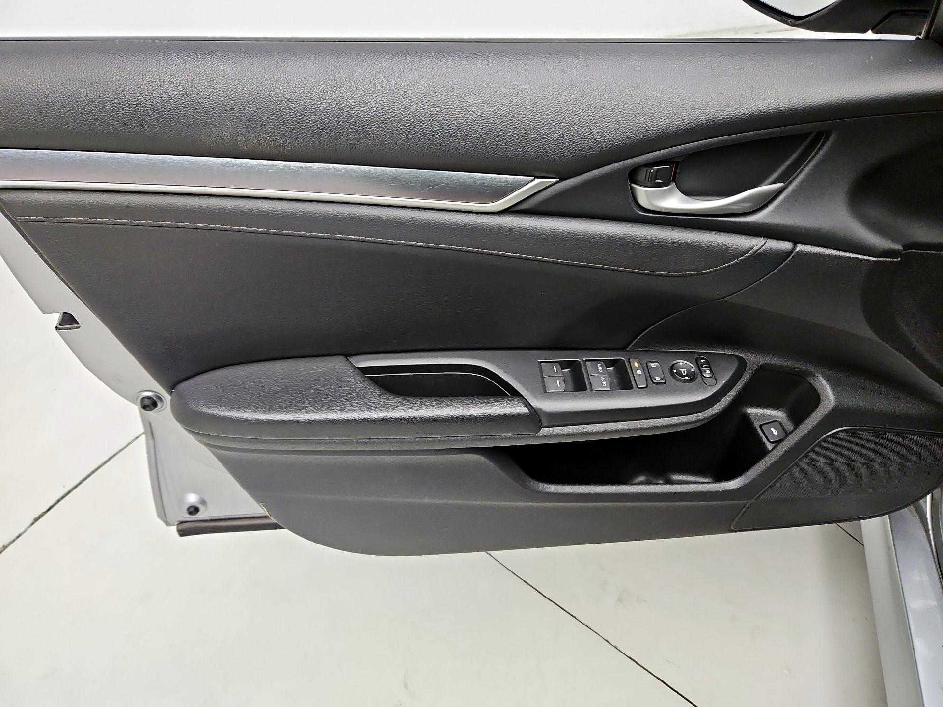 Thumbnail: 2016 Honda Civic - 12