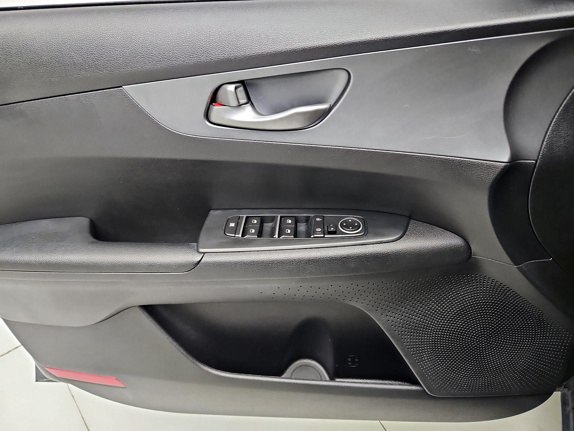 Thumbnail: 2021 Kia Forte - 12